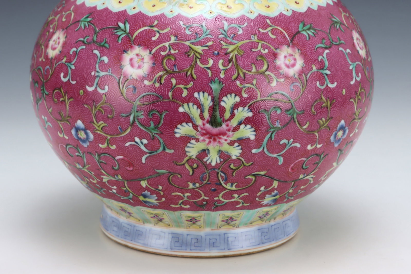 A Huge Enamel Ruby Red-Glazed Lotus Pattern Vase - 5