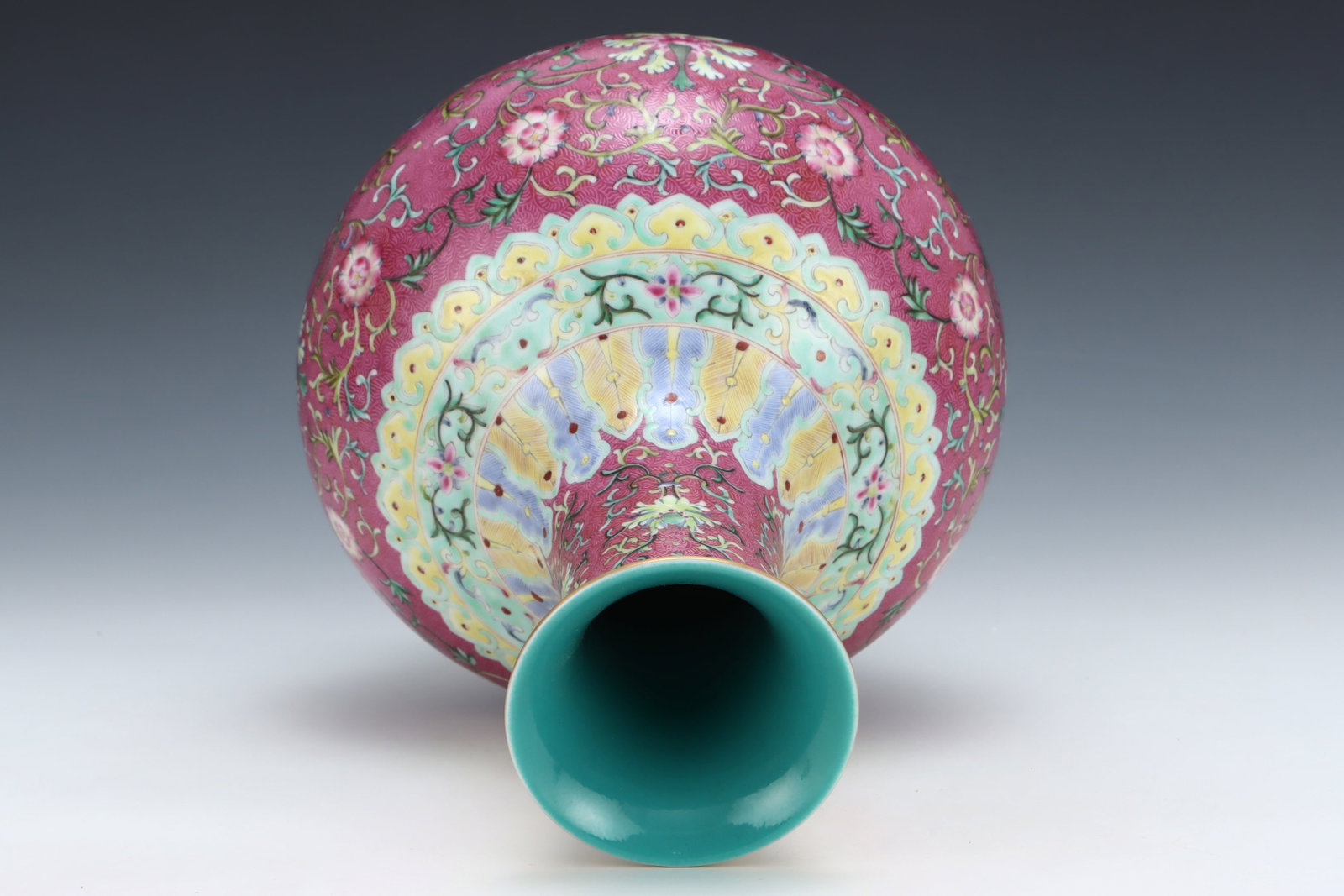A Huge Enamel Ruby Red-Glazed Lotus Pattern Vase - 6