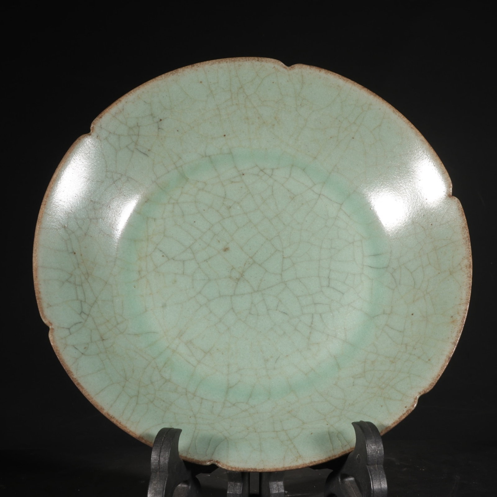 An Exquisite Yue yao Celadon Glazed Plate (1 of 9)