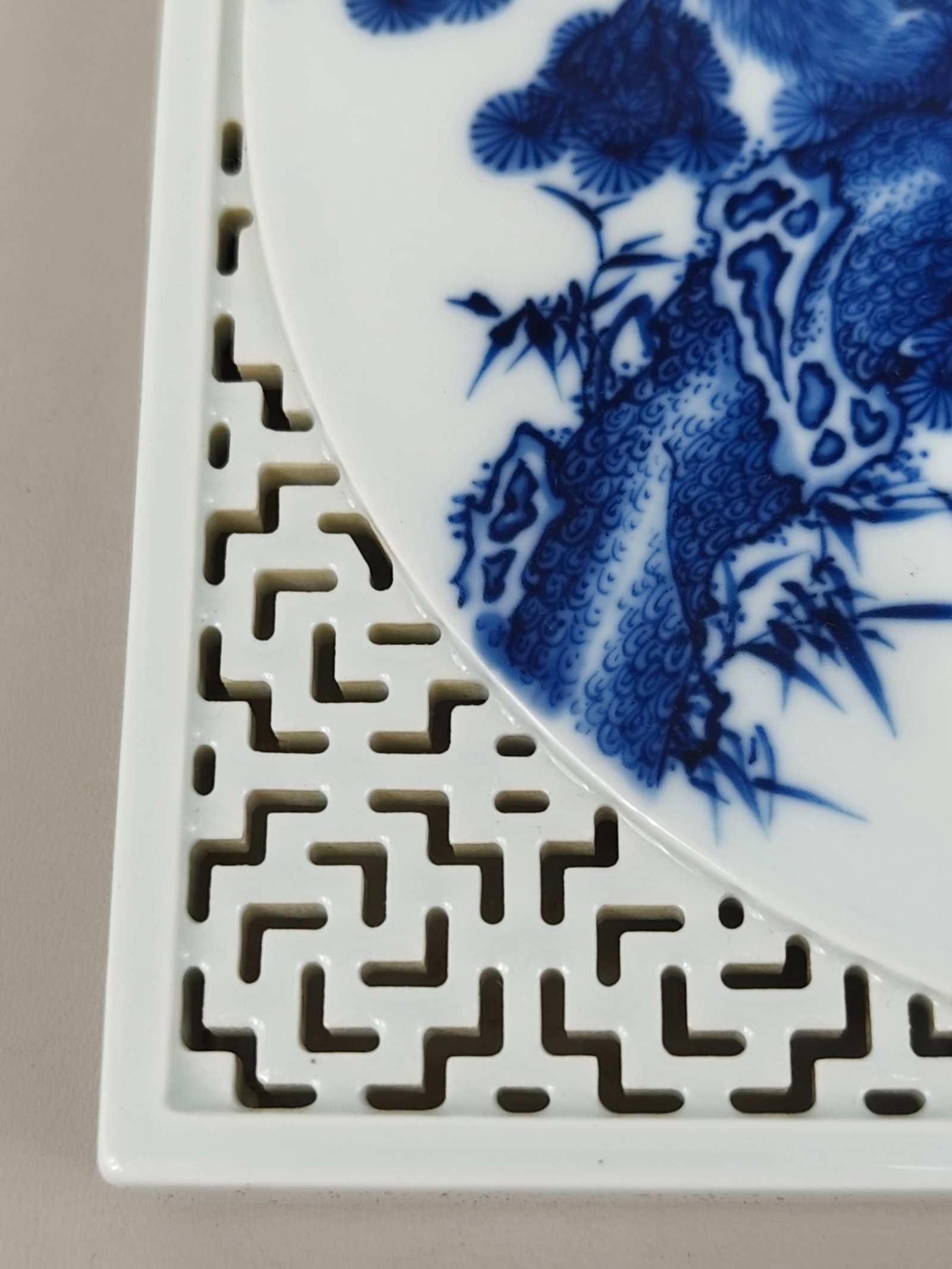 An Exquisite Blue and White Hollow Pine Pattern Base - 6
