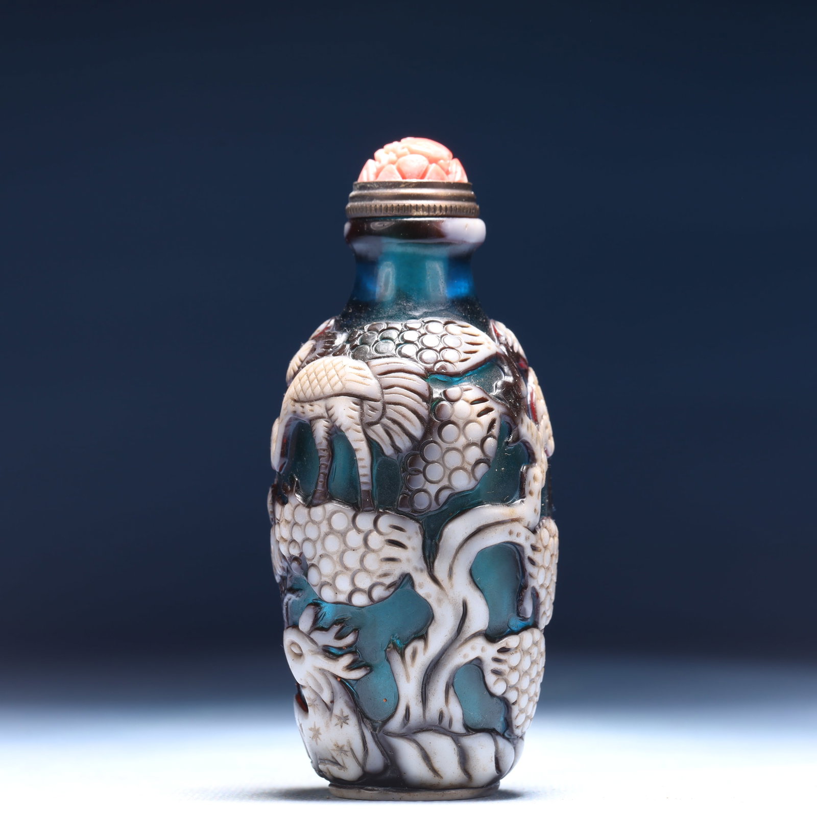 An Exquisite Glass Pine and Crane Pattern Snuff Bottle - 4