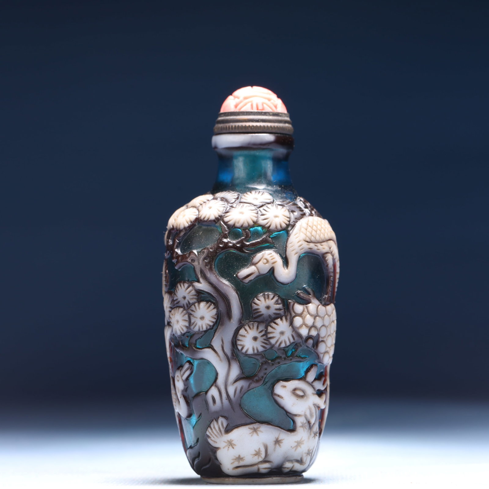 An Exquisite Glass Pine and Crane Pattern Snuff Bottle - 5