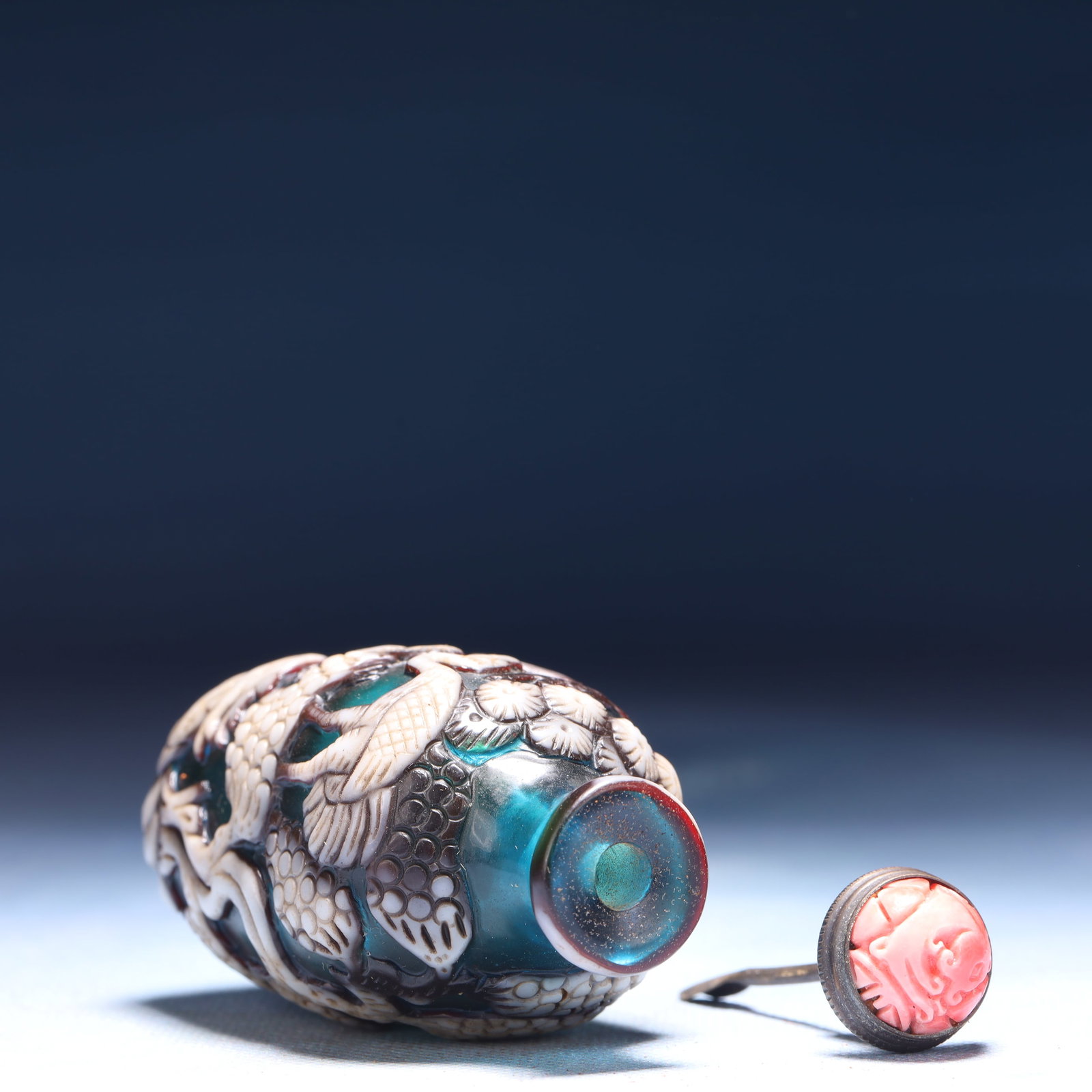 An Exquisite Glass Pine and Crane Pattern Snuff Bottle - 6