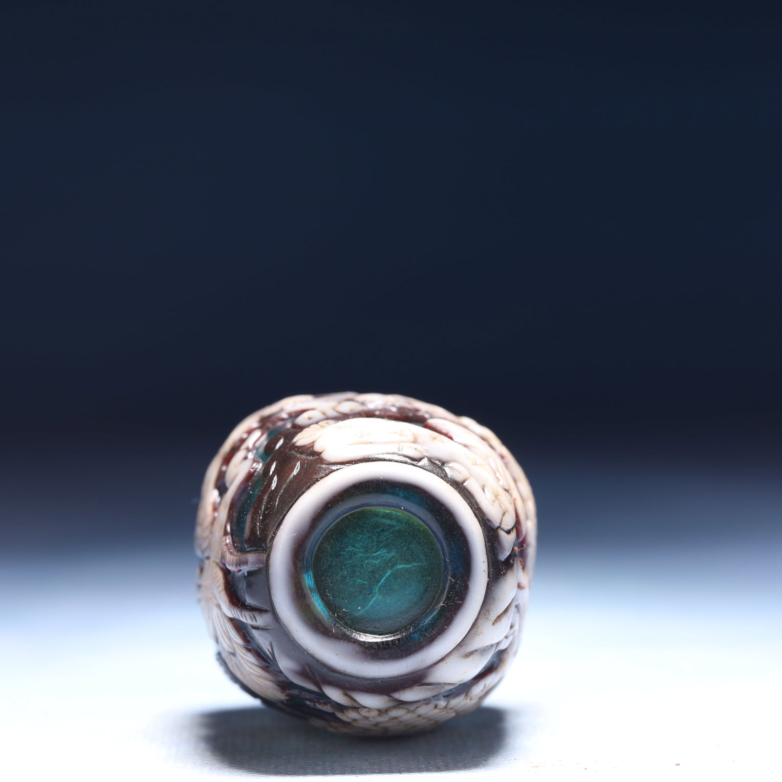 An Exquisite Glass Pine and Crane Pattern Snuff Bottle - 7