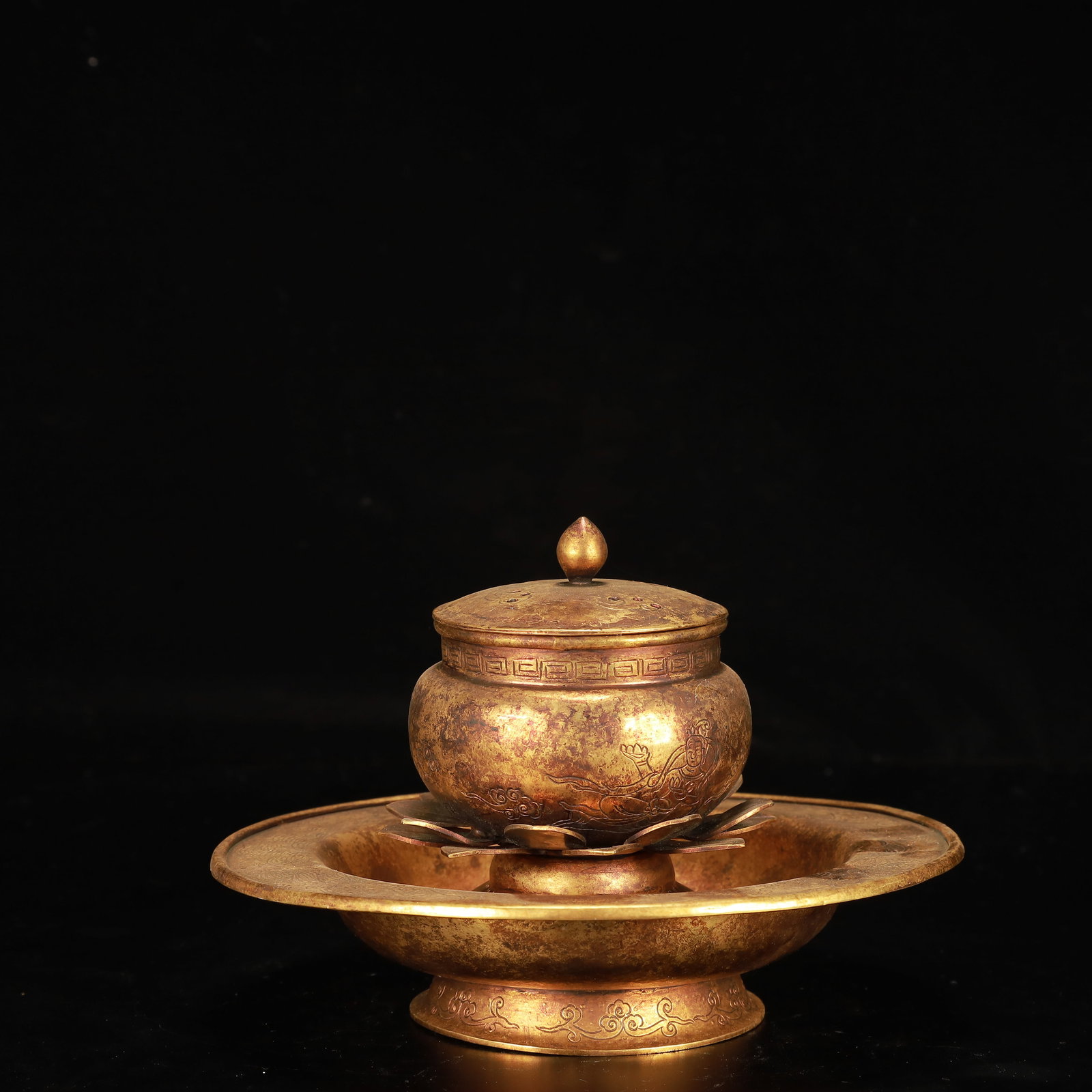 An Exquisite Gilt Bronze Figure Pattern Censer (1 of 11)