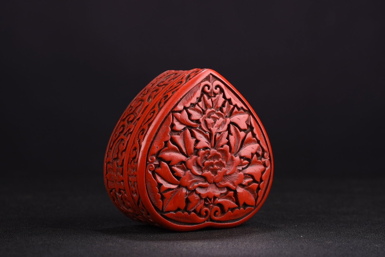 An Exquisite Carved Red Lacquer Flower Pattern Box - 3