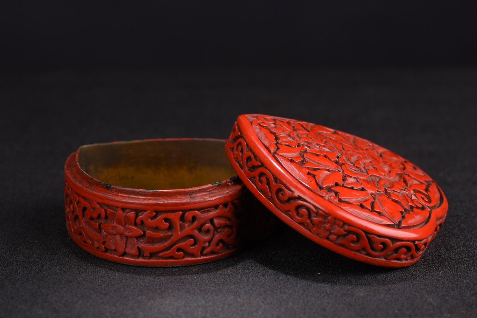 An Exquisite Carved Red Lacquer Flower Pattern Box - 6