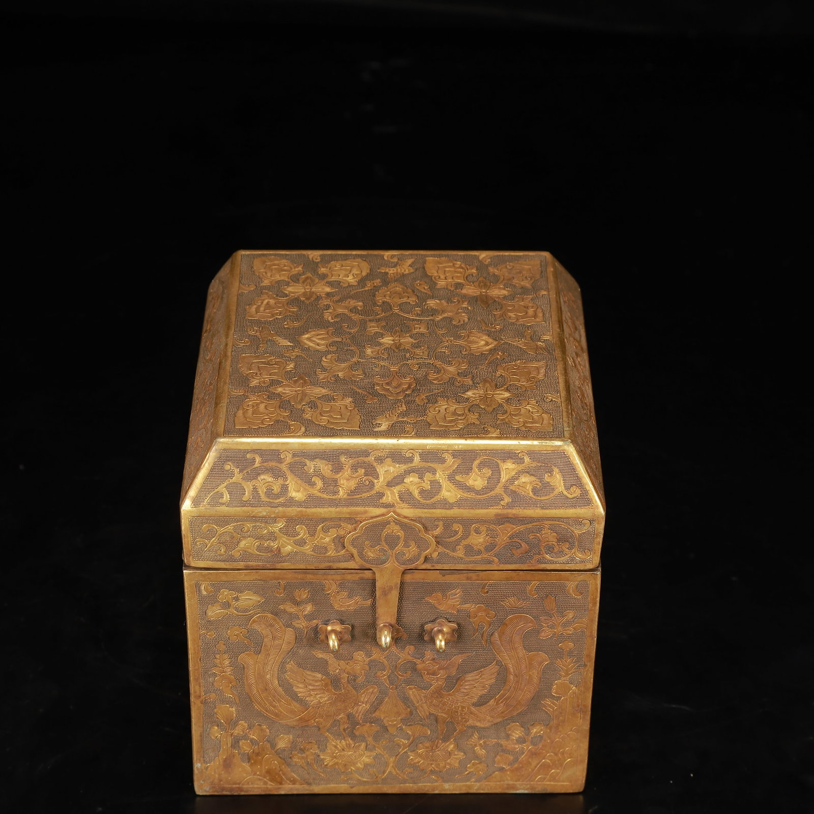 An Exquisite Gilt Bronze Flower and Bird Pattern Box with Cover: An Exquisite Gilt Bronze Flower and Bird Pattern Box with Cover,Qing Dynasty, China,Size:4.7inx5.1in,Weight:1550g 铜鎏金花鸟纹盖盒,中国ę