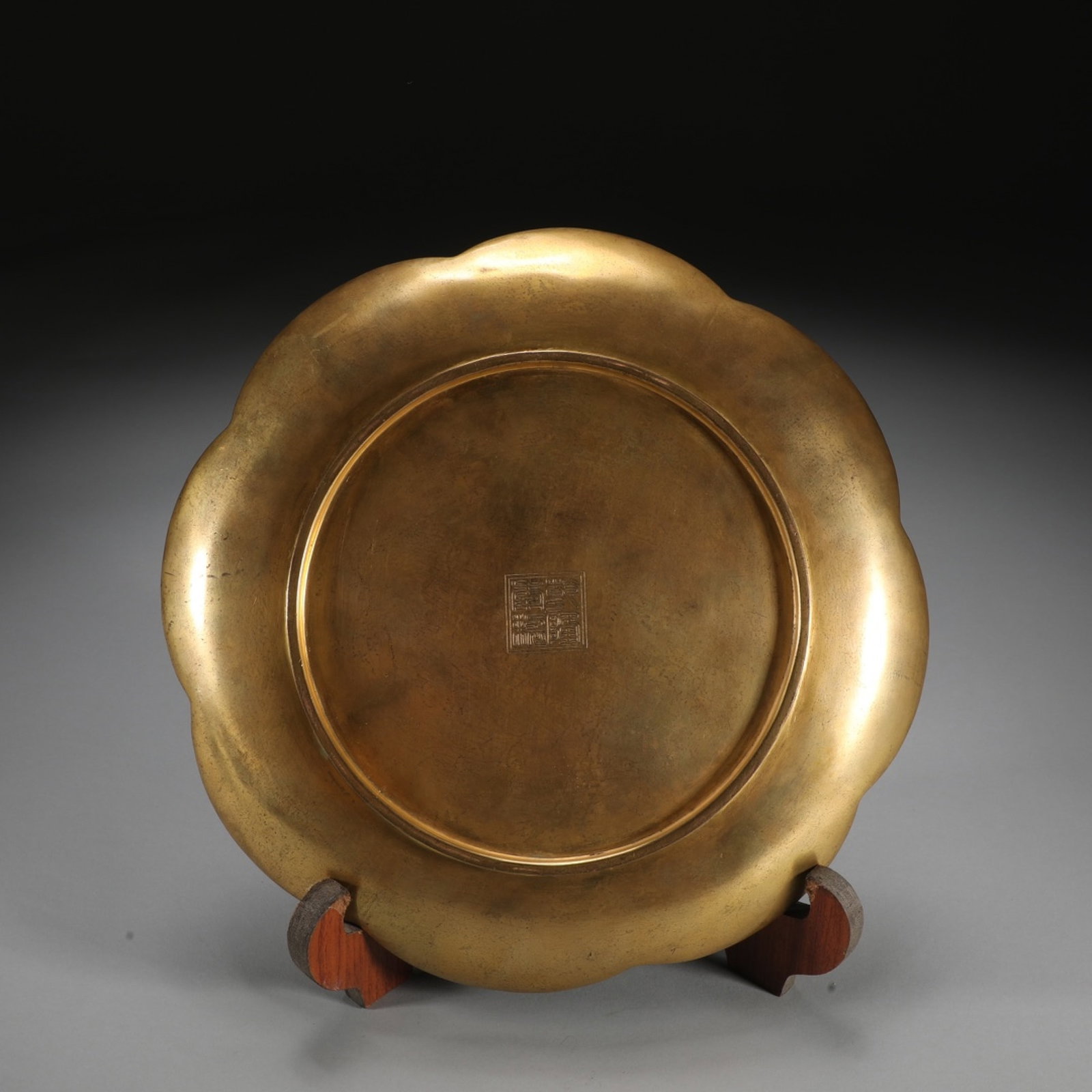 An Exquisite Gilt Bronze Dragon Pattern Plate - 4