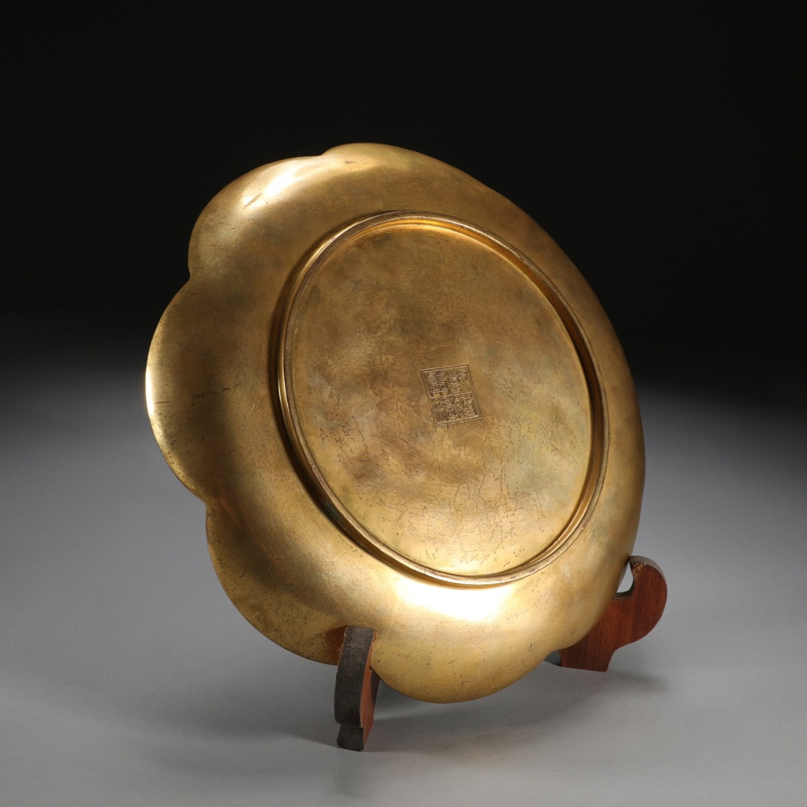 An Exquisite Gilt Bronze Dragon Pattern Plate - 5