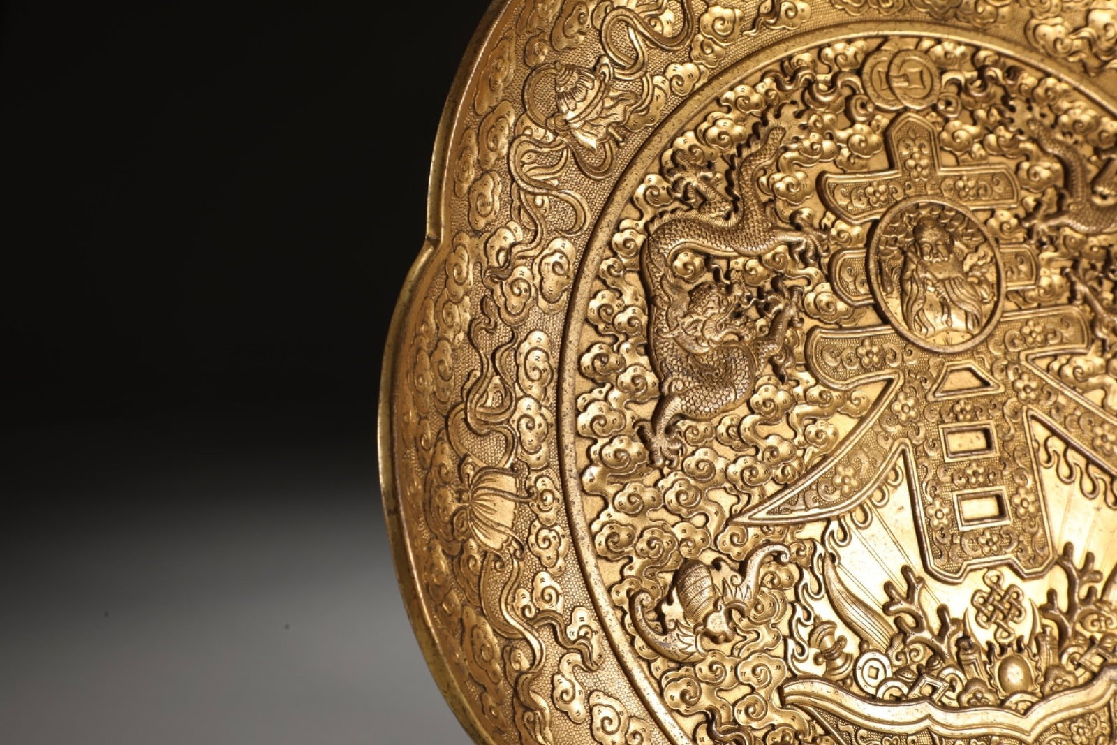 An Exquisite Gilt Bronze Dragon Pattern Plate - 7