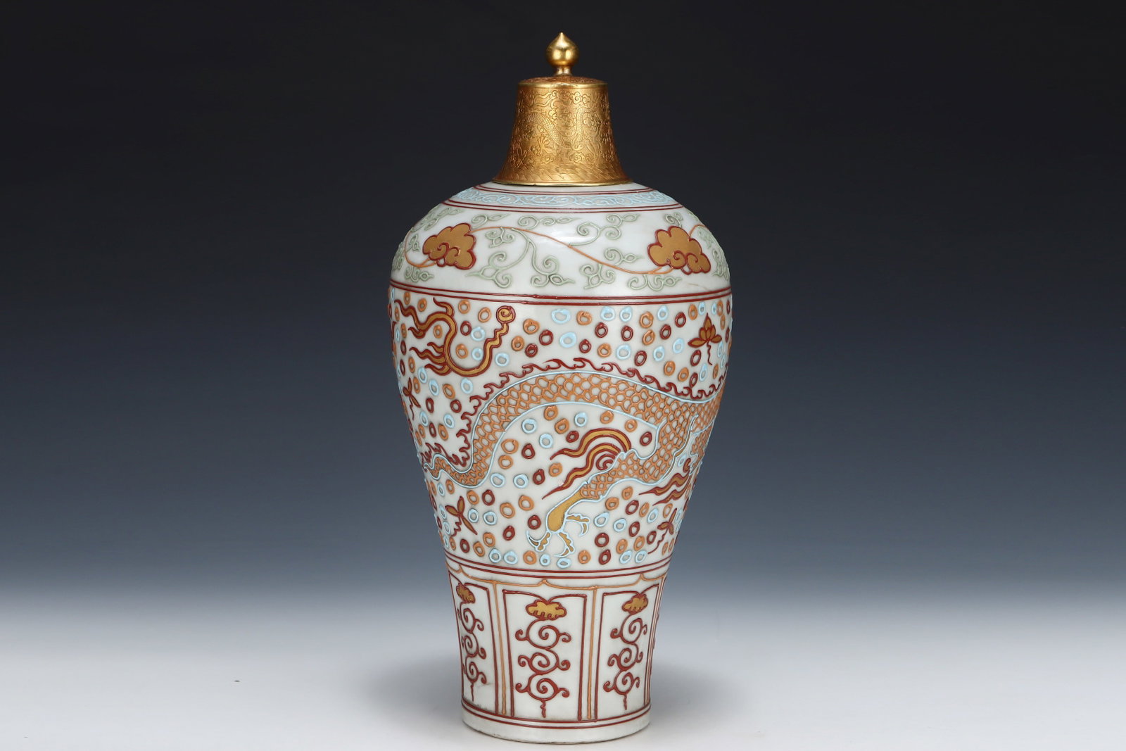 A Huge Lifen Painted Gold Auspicious Cloud and Dragon Pattern Bottle - 3