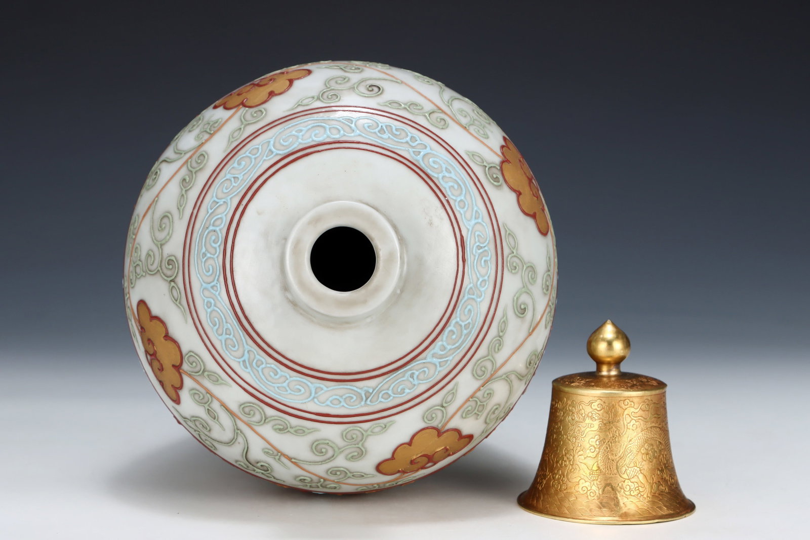 A Huge Lifen Painted Gold Auspicious Cloud and Dragon Pattern Bottle - 5