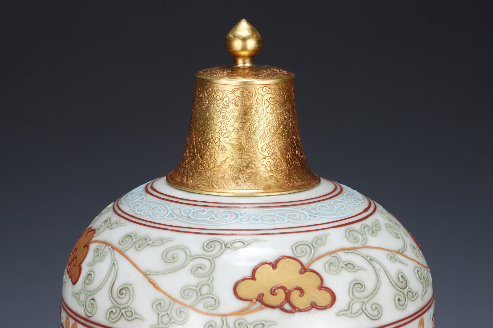 A Huge Lifen Painted Gold Auspicious Cloud and Dragon Pattern Bottle - 7