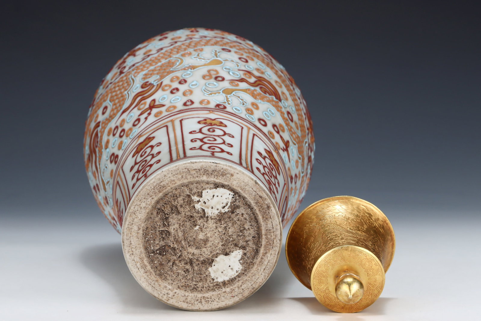 A Huge Lifen Painted Gold Auspicious Cloud and Dragon Pattern Bottle - 8