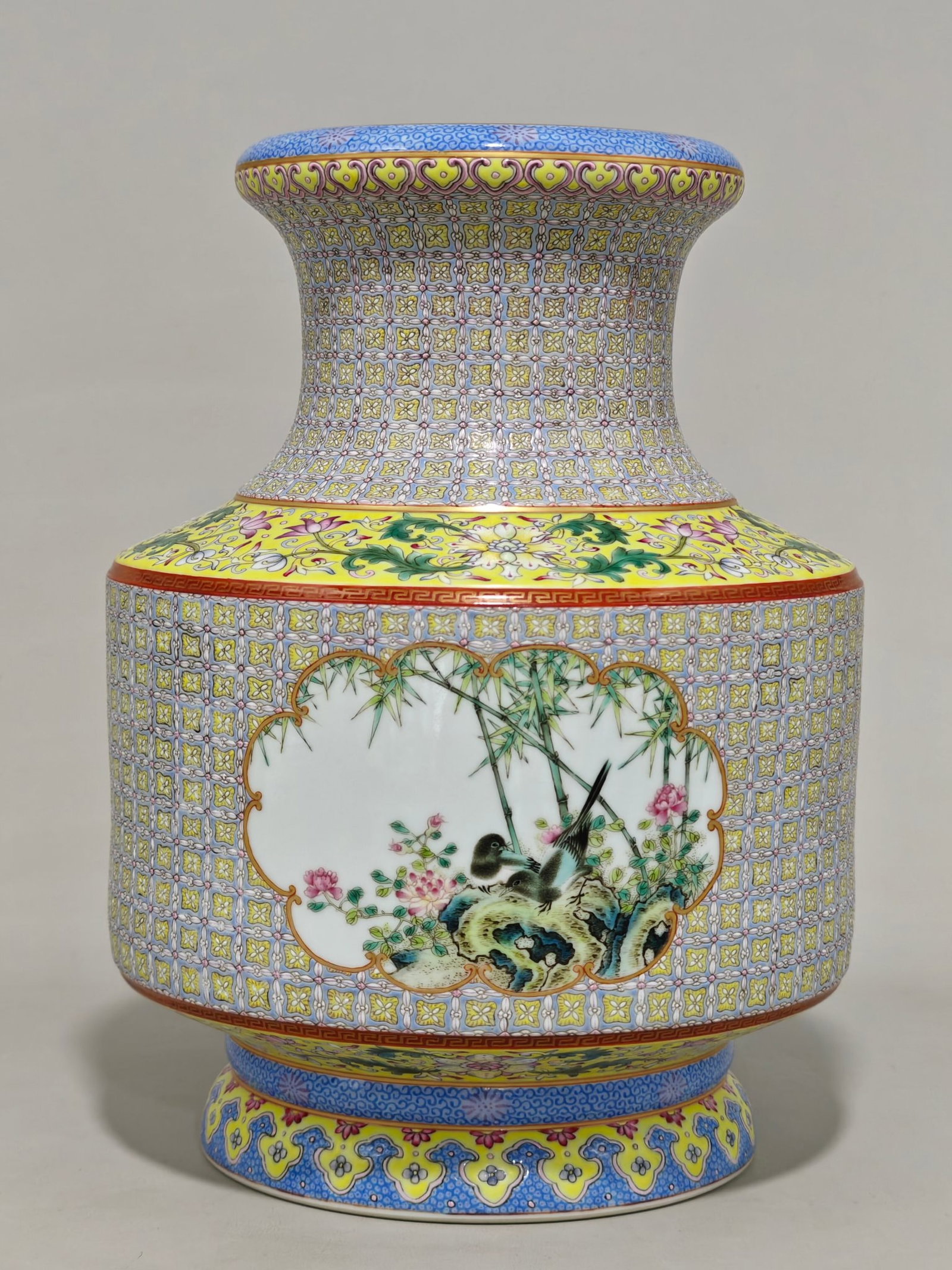 An Exquisite Famille-Rose Flower and Bird Pattern Vase: An Exquisite Famille-Rose Flower and Bird Pattern Vase,Qing Dynasty,China,Qianlong Six-character Mark,Size:11.6inx8.7in