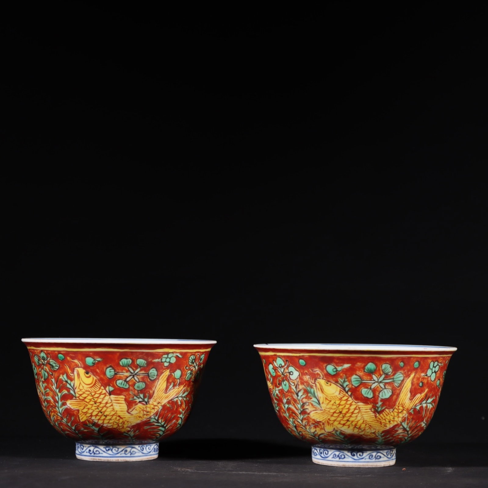 A Pair of Exquisite Wucai Hornwort Pattern Bowl (1 of 9)