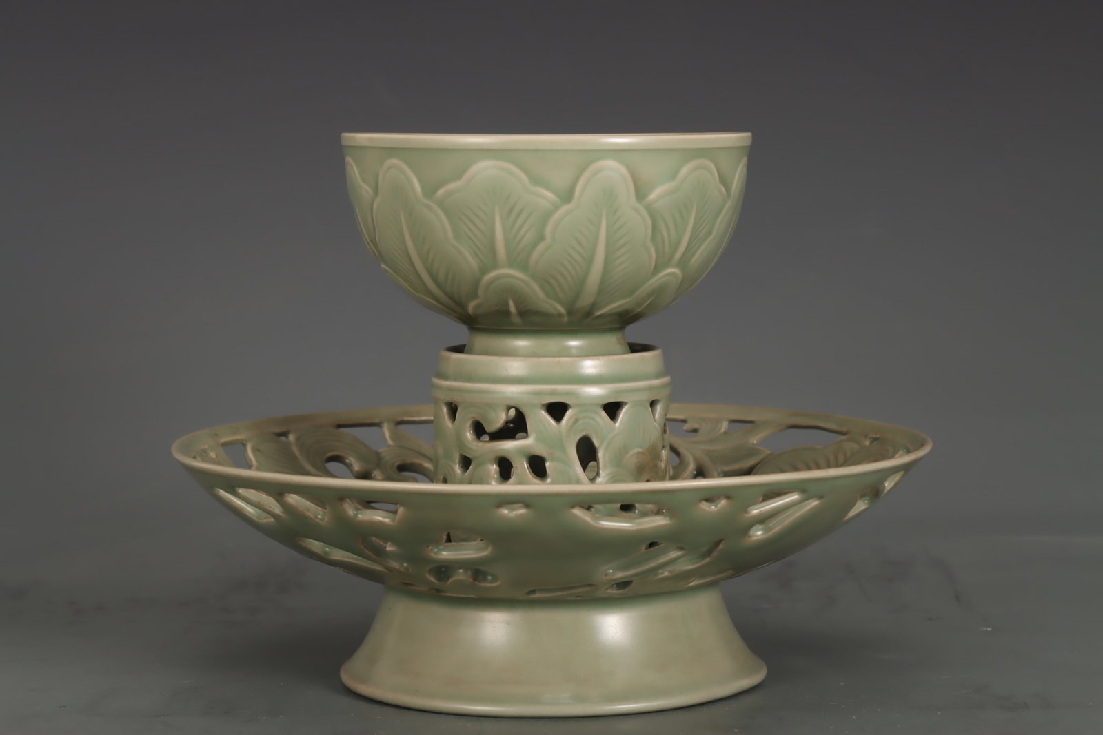 An Exquisite Yue yao Celadon Glazed Hollow Flower Pattern Cup,with Base (1 of 10)