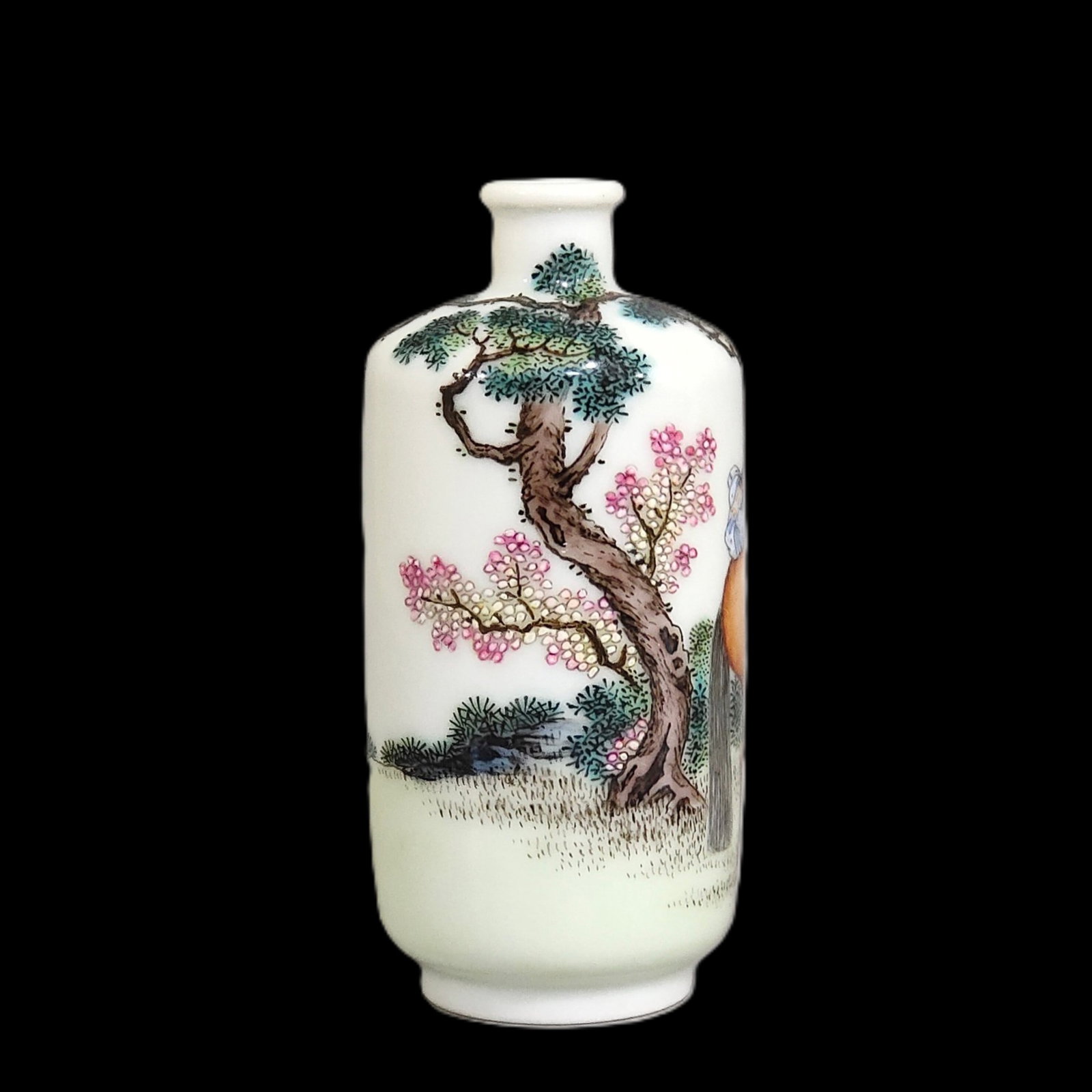 An Exquisite Enamel Character and Story Pattern Snuff Bottle: An Exquisite Enamel Character and Story Pattern Snuff Bottle,Qing Dynasty,China,Qianlong Six-character Mark,Size:3.4inx1.6in 珐琅彩人物故事纹鼻