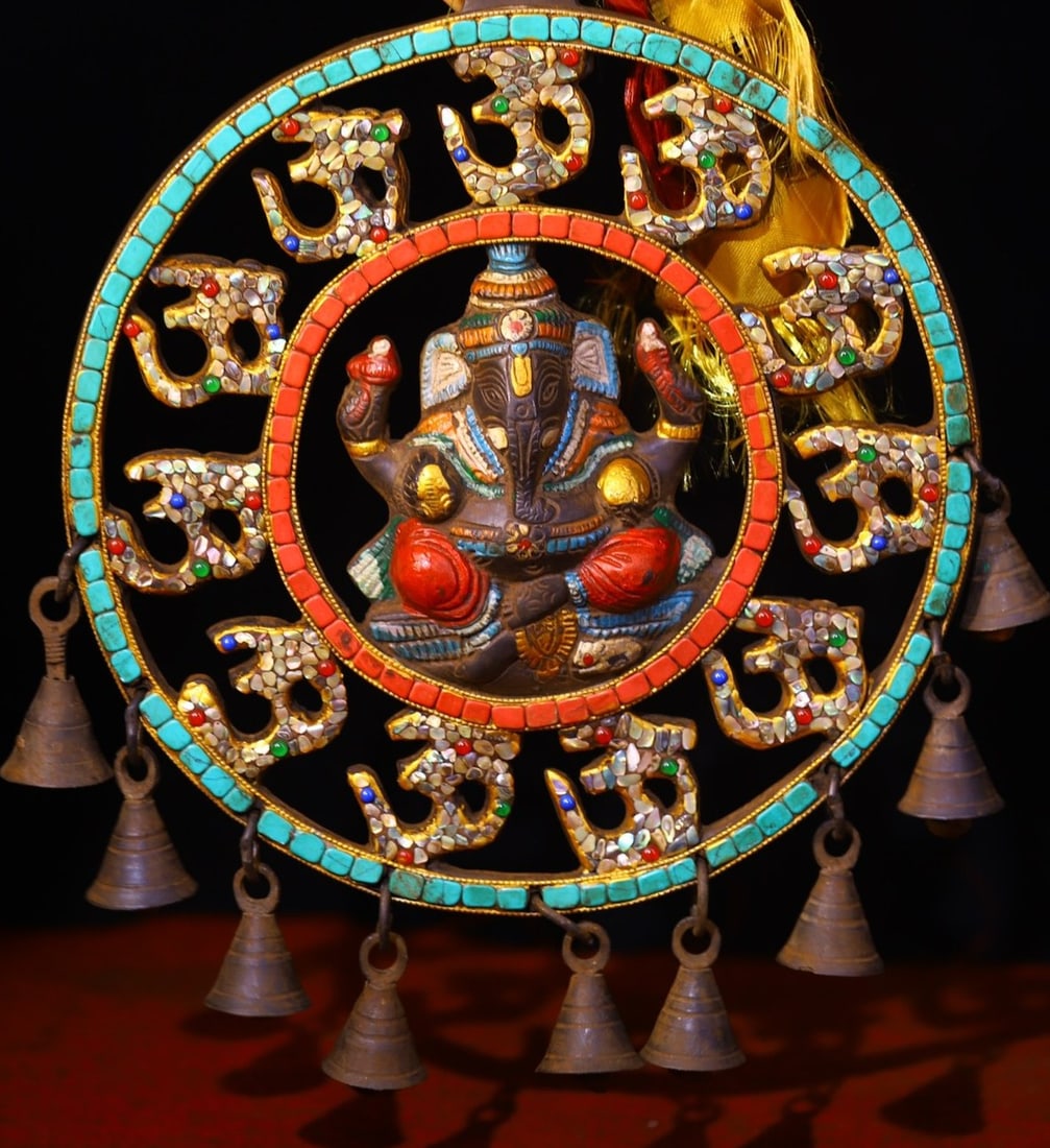 An Exquisite Bronze Inlaid Dzi Bead and Turquoise Statue of Ganesh: An Exquisite Bronze Inlaid Dzi Bead and Turquoise Statue of Ganesh,Qing Dynasty,China,Size:11.4inx8.7in,Weight:1560g 铜嵌天珠和绿松石象鼻