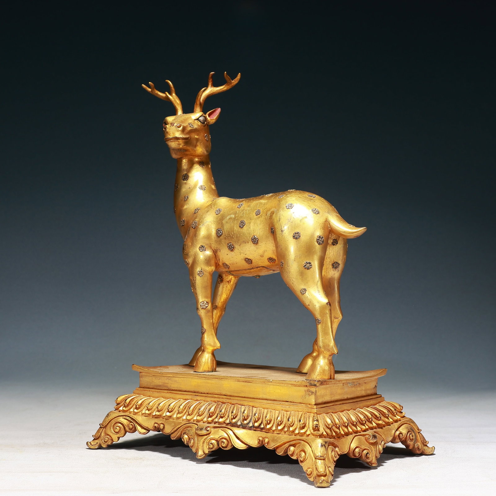 A Pair of Rare Gilt Bronze Statue of Sakyamuni - 10