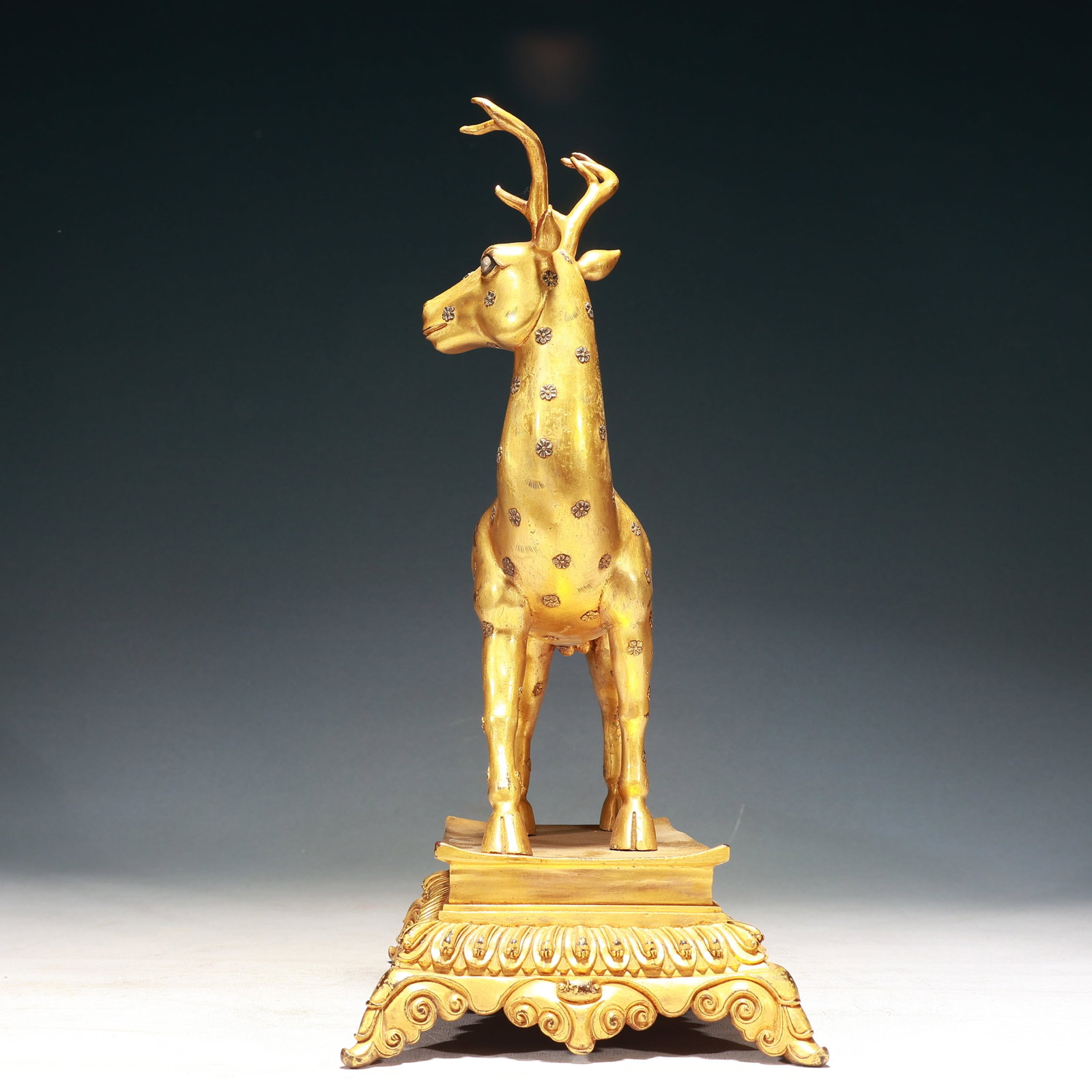 A Pair of Rare Gilt Bronze Statue of Sakyamuni - 16