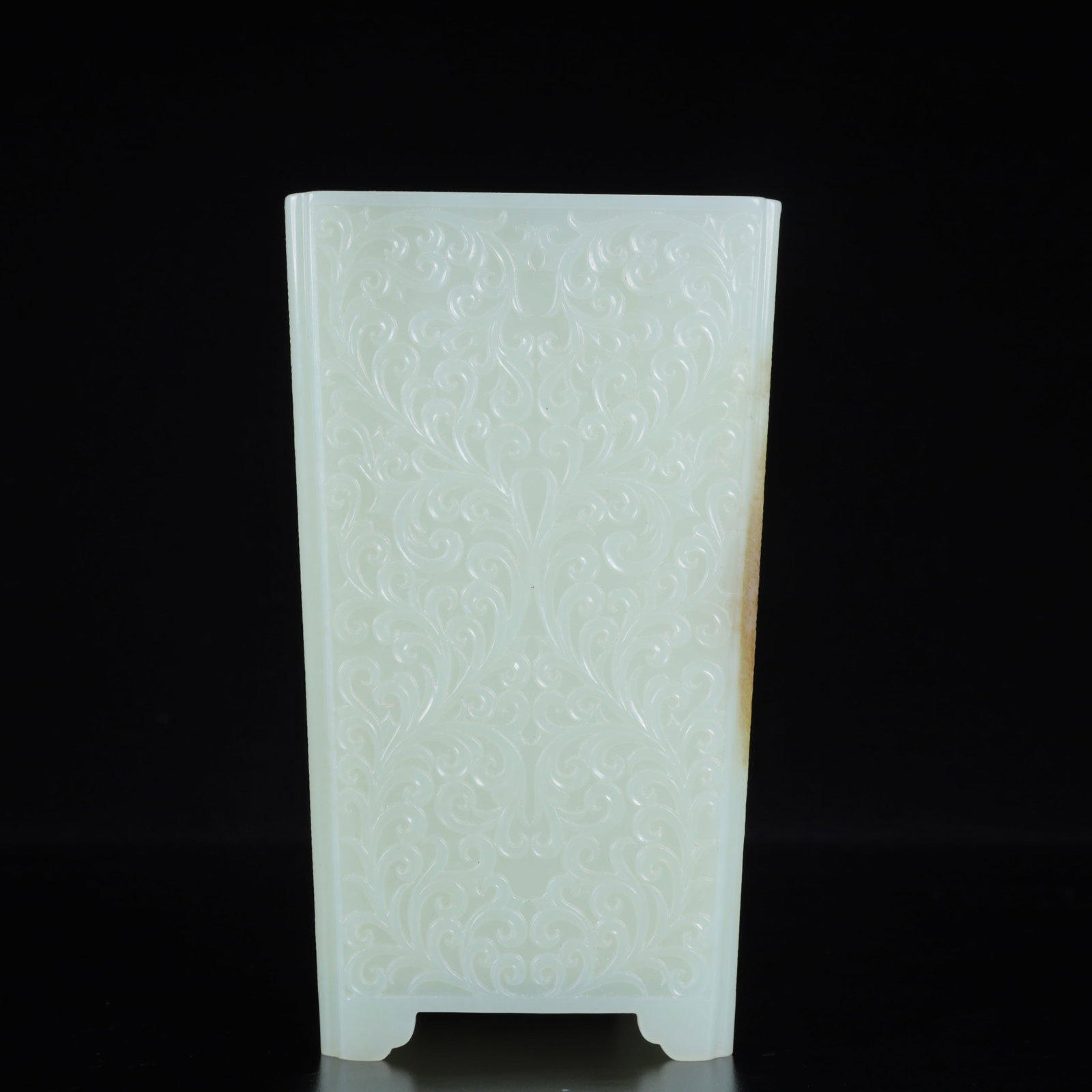 An Exquisite White Jade Flower Pattern Brush Pot: An Exquisite White Jade Flower Pattern Brush Pot,Qing Dynasty, China,Size:3.3inx2.8inx5.9in,Weight:450g 白玉花卉纹笔筒,中国清代