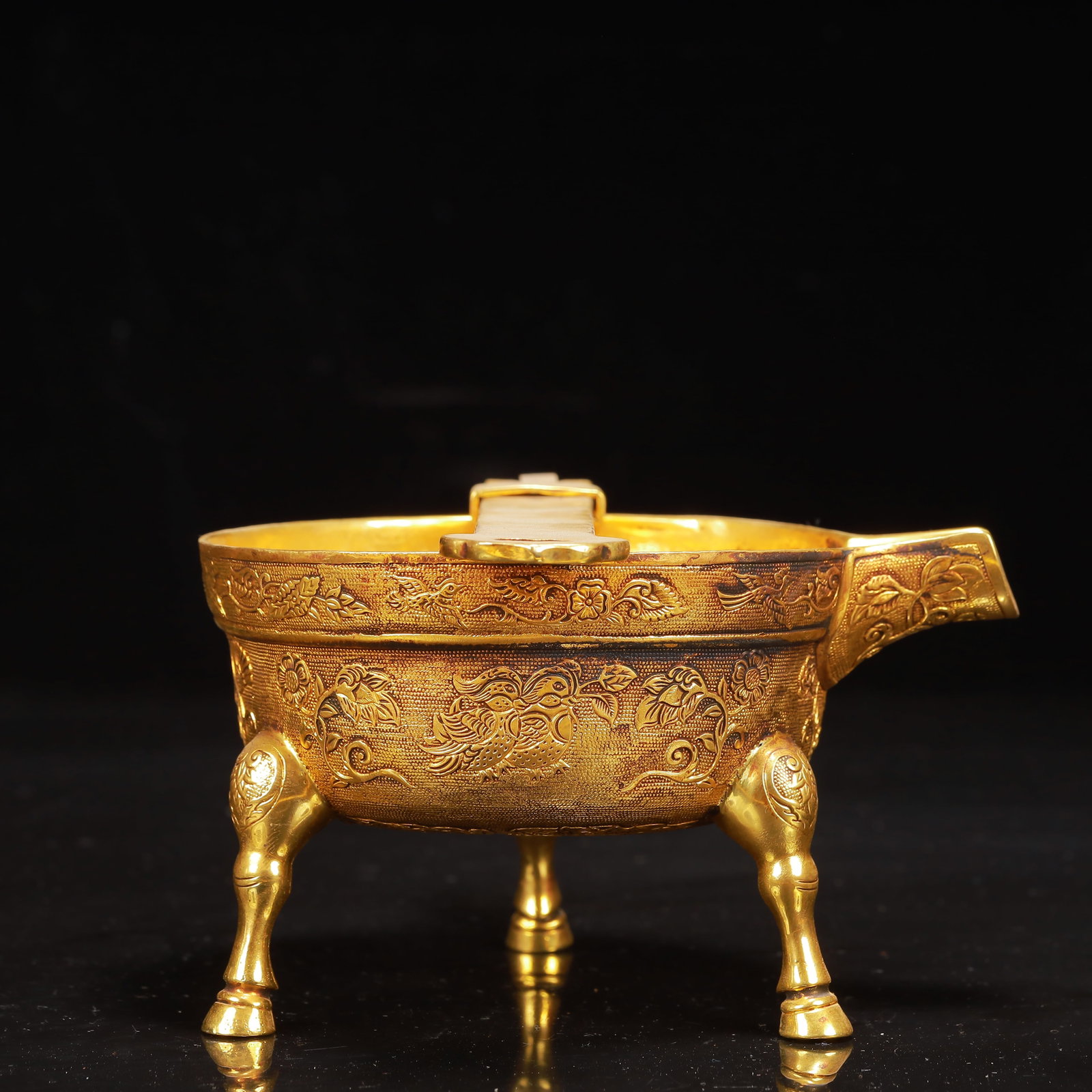 An Exquisite Gilt Bronze Flower and Bird Pattern Tripod Spoon: An Exquisite Gilt Bronze Flower and Bird Pattern Tripod Spoon,Qing Dynasty,China,Size:11.8inx5.5inx3.1in,Weight:400g 铜鎏金花鸟纹三足勺子,&#