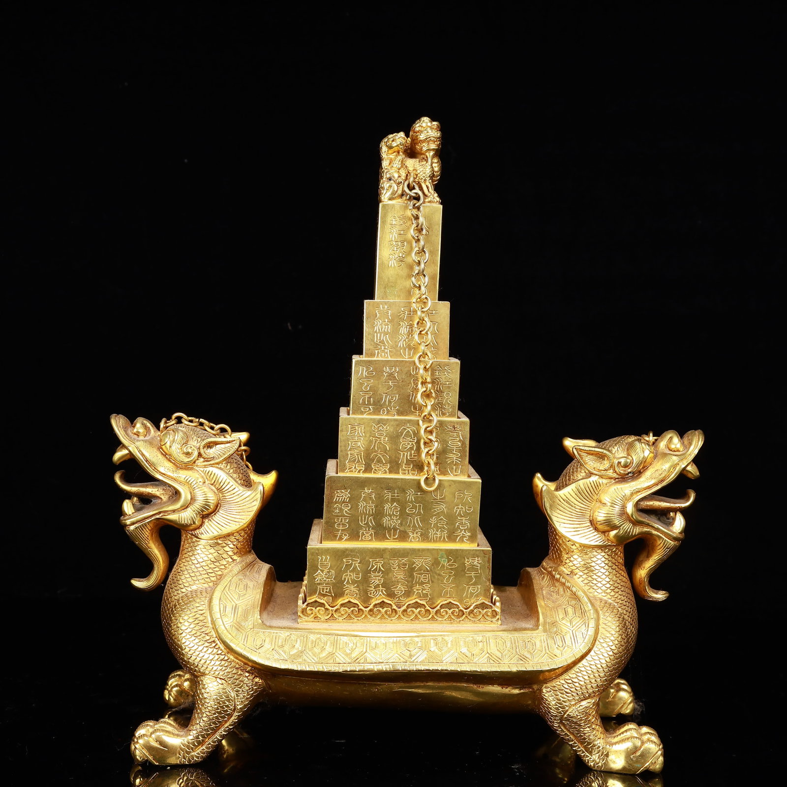 A Set of Rare Gilt Bronze Dragon Seals: A Set of Rare Gilt Bronze Dragon Seals,The Warring States period in China,With Mark,Size:11inx5.5inx11.8in,Weight:9500g 一套铜鎏金龙印章,中国