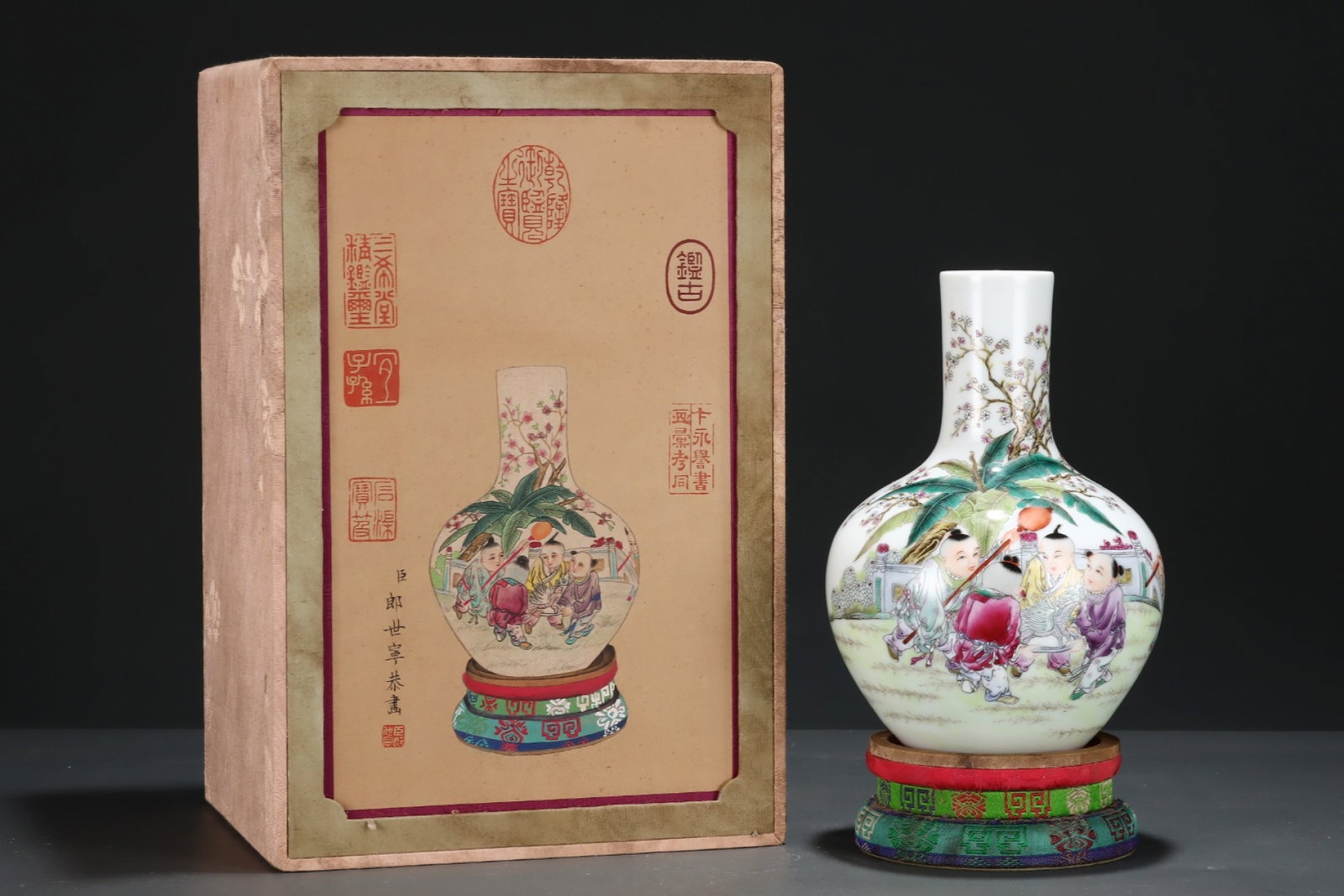 An Exquisite Famille-Rose Painted Gold Character and Story Pattern Vase,with poem: An Exquisite Famille-Rose Painted Gold Character and Story Pattern Vase,with poem,Qing Dynasty,China,Qianlong Six-character Mark,Size:8.5inx6.1in 粉彩描金人物ਠ