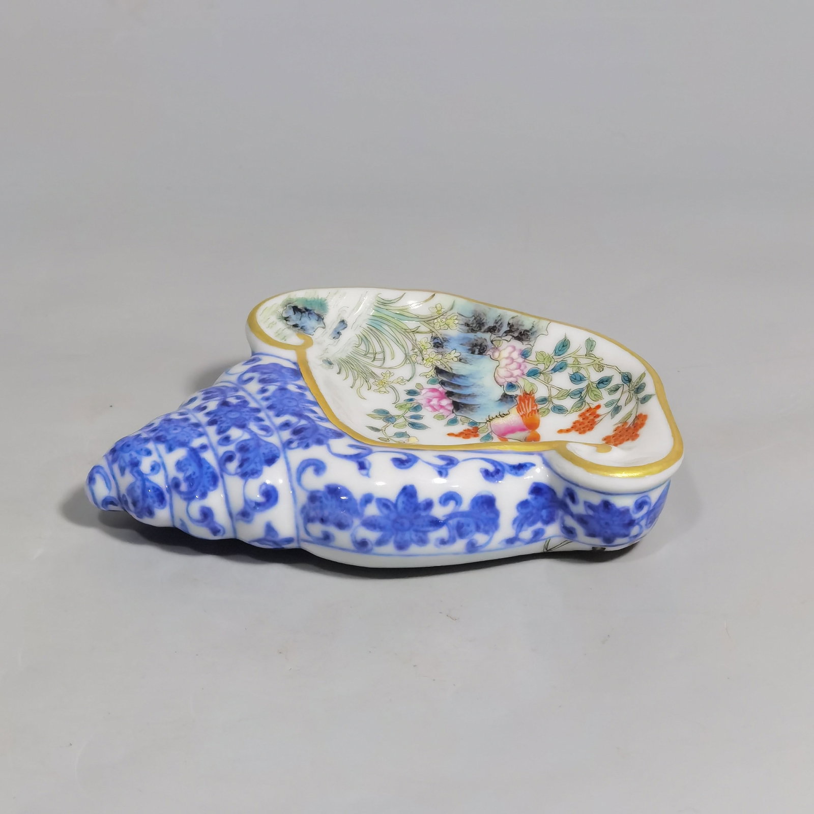 An Exquisite Blue and White Famille-Rose Flower and Bird Pattern Ornament: An Exquisite Blue and White Famille-Rose Flower and Bird Pattern Ornament,Qing Dynasty,China,Qianlong Six-character Mark,Size:3.5in 青花粉彩花鸟纹摆