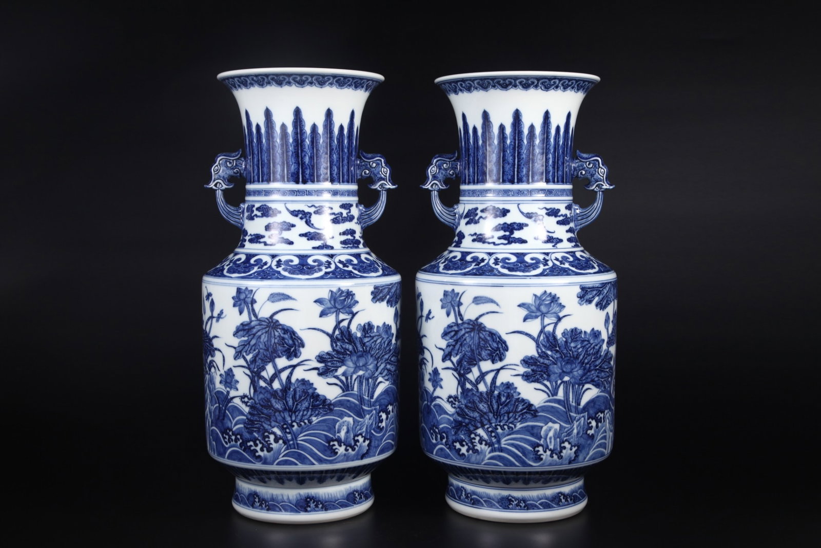 A Pair of Huge Flower and Bird Pattern Double-Ears Pots: A Pair of Huge Flower and Bird Pattern Double-Ears Pots,Qing Dynasty,China,Qianlong Six-character Mark,Size:20.1inx9.1in 一对花鸟纹双耳壶中国