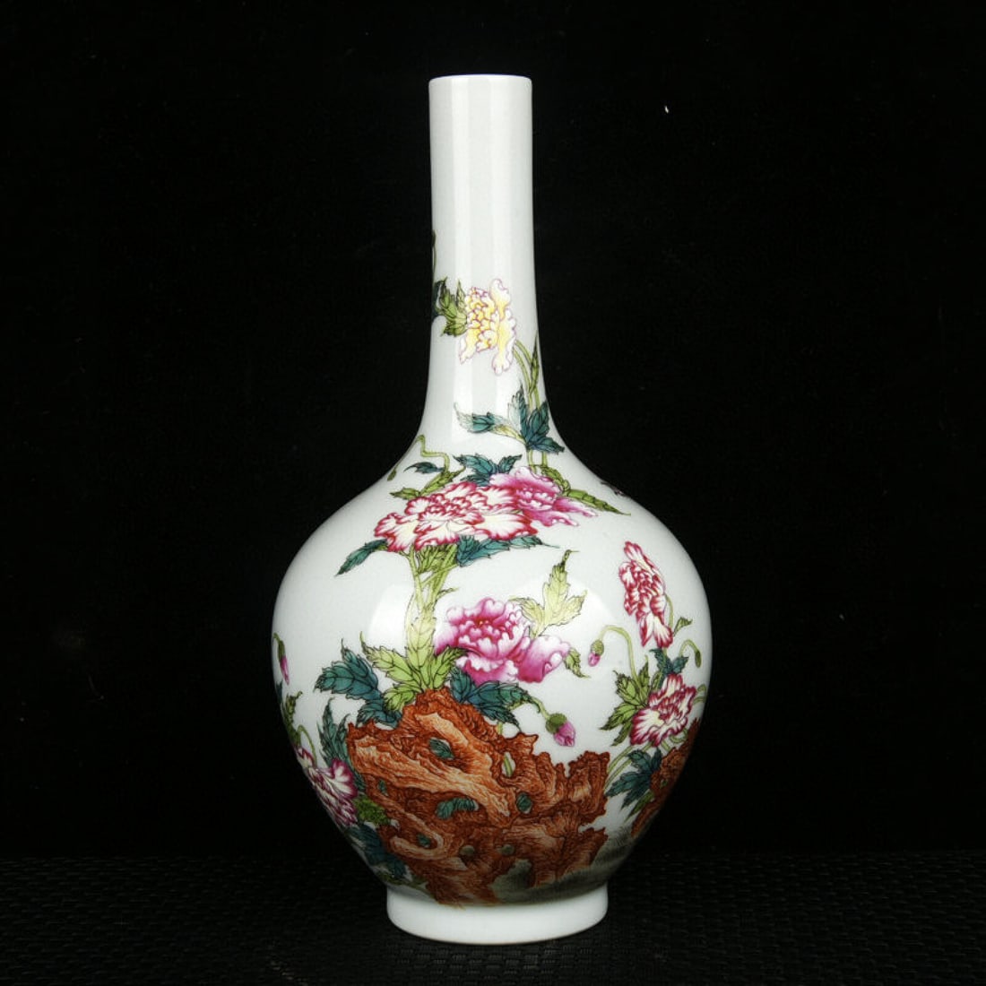 An Exquisite Enamel Flower and Butterfly Pattern Vase,with poem: An Exquisite Enamel Flower and Butterfly Pattern Vase,with poem,Qing Dynasty,China,Yongzheng Four-character Mark,Size:8.3inx4.7in 珐琅彩花卉蝴蝶纹ல