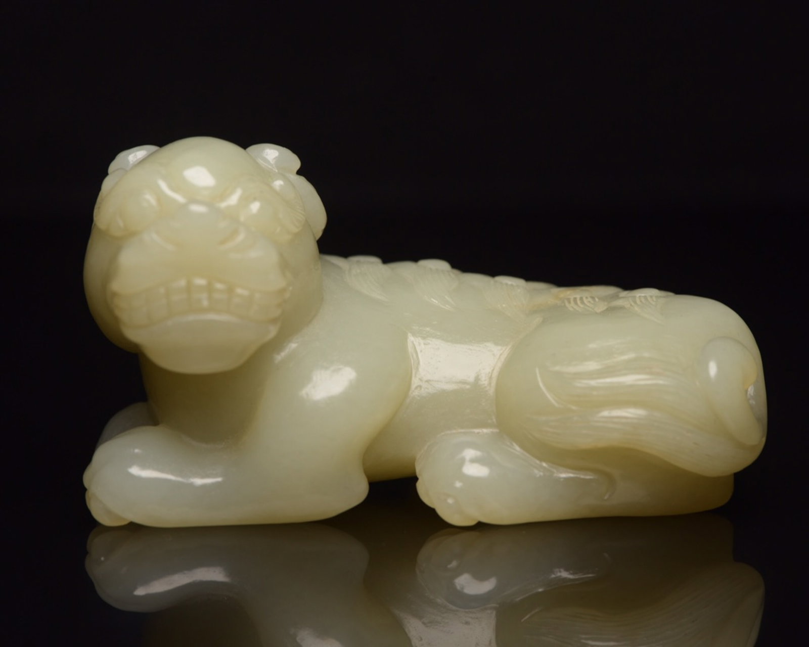An Exquisite White Jade Lion Ornament (1 of 8)
