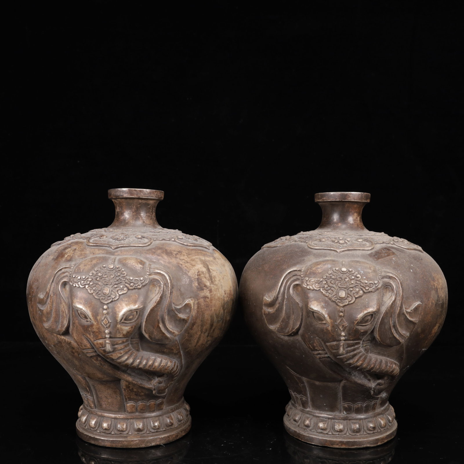 A Pair of Exquisite Silver-Plated Bronze Elephant Pattern Vases: A Pair of Exquisite Silver-Plated Bronze Elephant Pattern Vases,Qing Dynasty,China,Qianlong Four-Character Mark,Size:7.9inx8.7in,Weight:3750g
