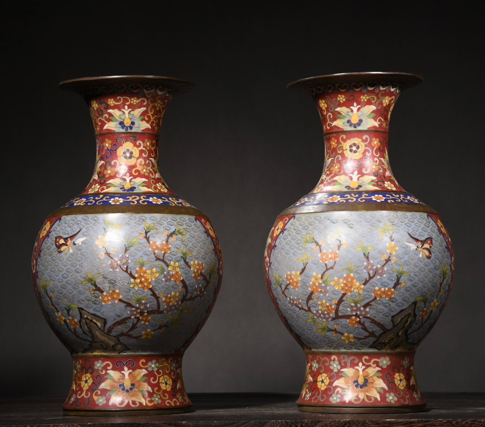 A Pair of Exquisite Cloisonne Butterfly Flower Pattern Vase: A Pair of Exquisite Cloisonne Butterfly Flower Pattern Vases,Qing Dynasty,China,Qianlong Four-character Mark,Size:15.4inx8.3in,Weight:9470g