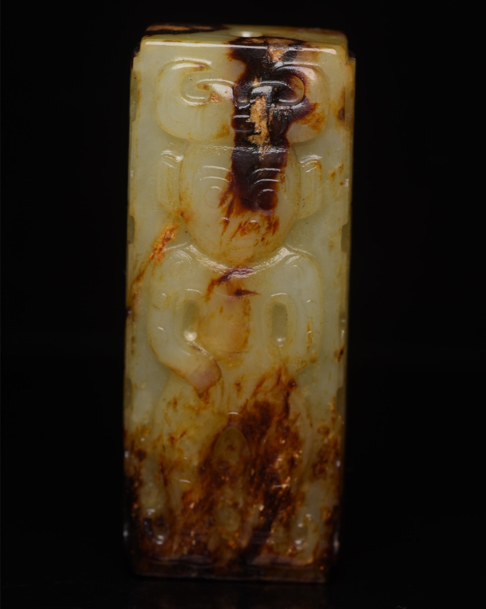 An Exquisite White Jade Figure Pattern Jade Cong: An Exquisite White Jade Figure Pattern Jade Cong,Qing Dynasty,China,Size:3.5inx1.4inx1in,Weight:210g 白玉人物纹玉琮,中国清代