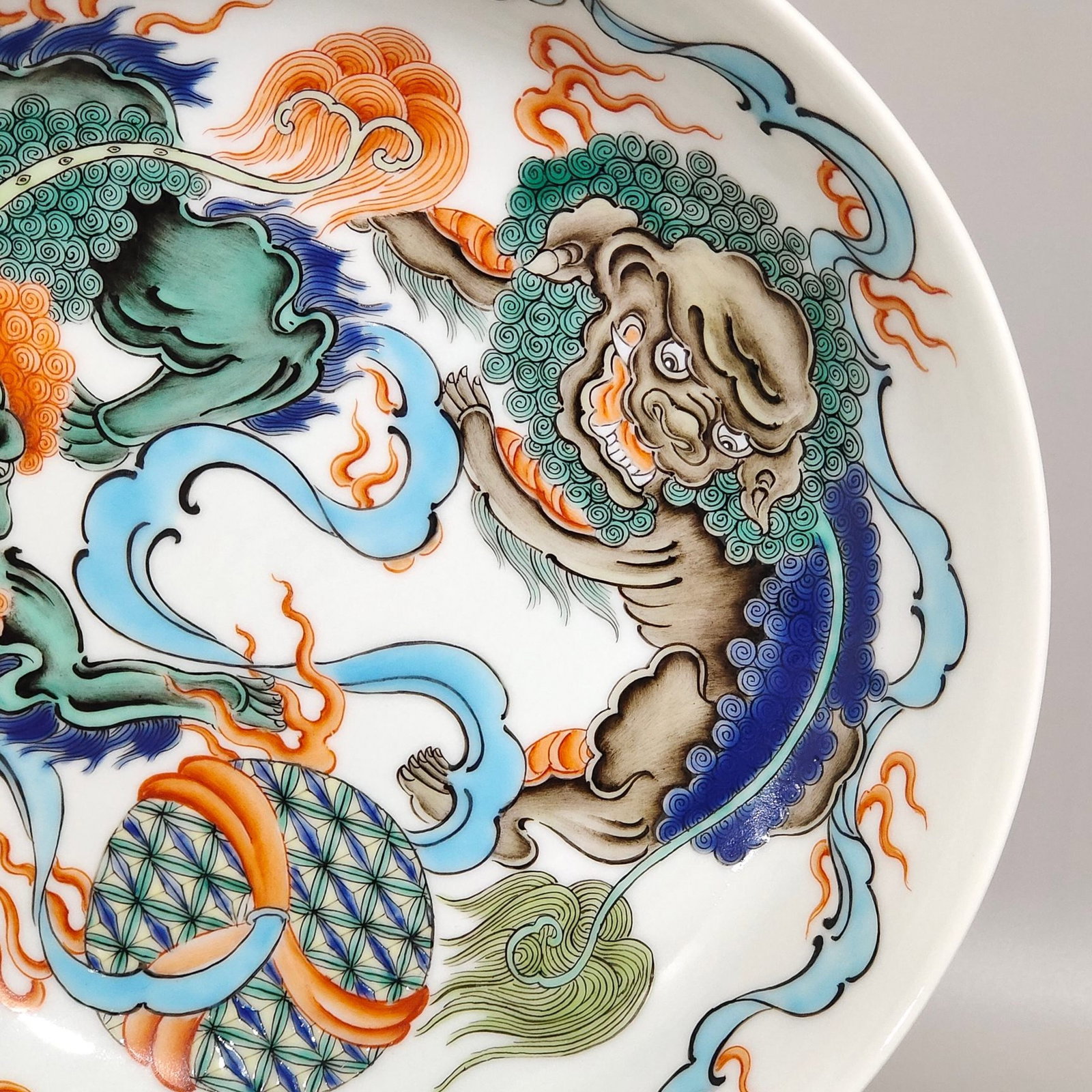 An Exquisite Famille-Rose Lion Pattern Plate - 4