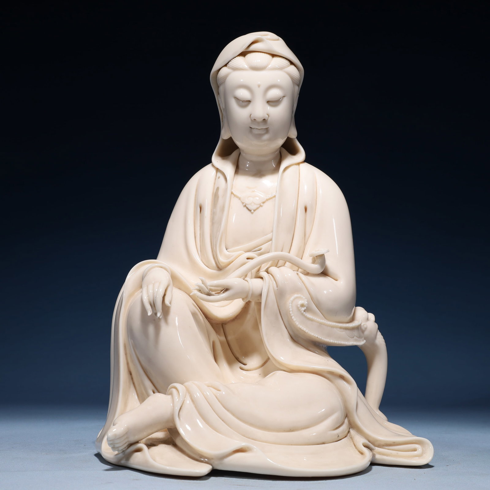 A Solemn Blance-De-Chine Statue of Avalokitesvara: A Solemn Blance-De-Chine Statue of Avalokitesvara Blance-De-Chine Statue of Avalokitesvara,Ming Dynasty,China,He Chaozong Mark,Size:8.7inx9.1inx12.2in,Weight:4100g 德化瓷观&