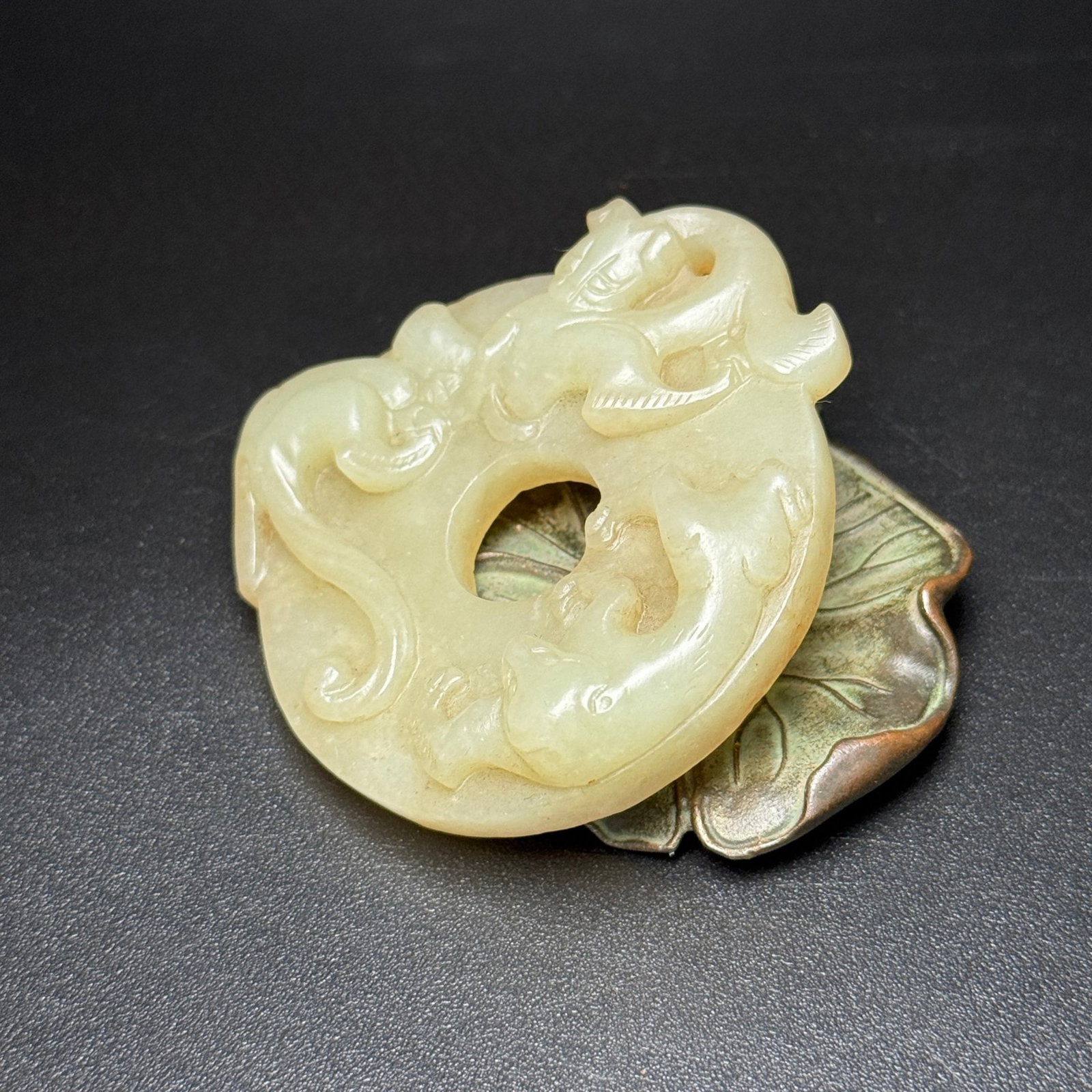 An Exquisite White Jade Chi-Dragon Pattern Pendant - 3