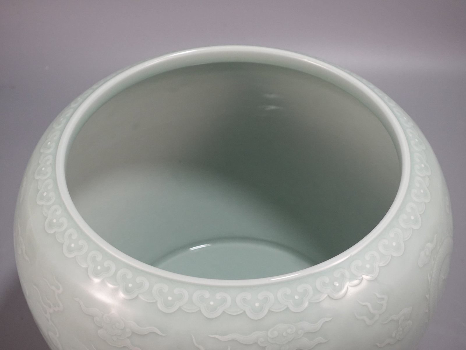 A Rare Celadon Glazed Auspicious Cloud and Dragon Pattern Vat - 6
