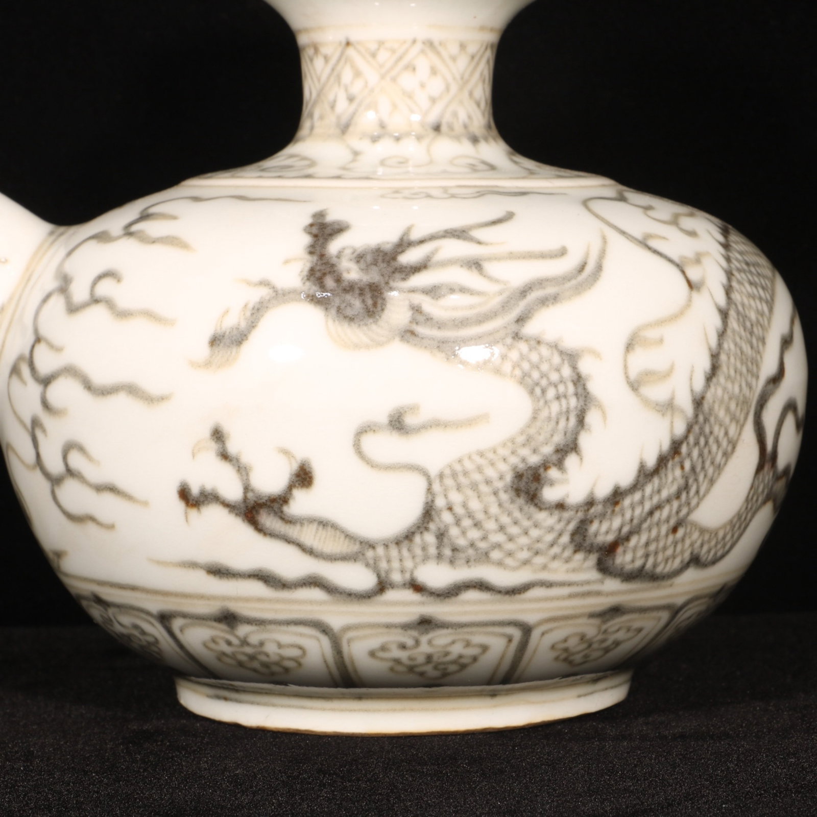 An Exquisite Underglaze-Red Auspicious Cloud and Dragon Pattern Pot - 4