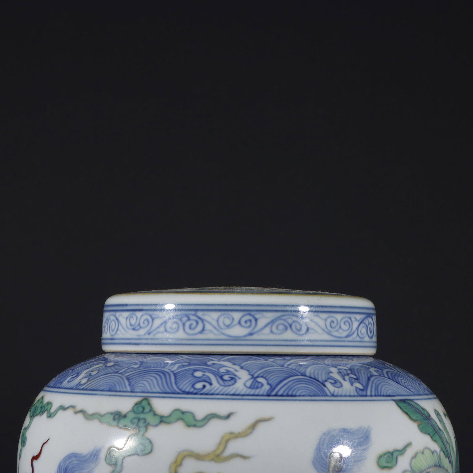 An Exquisite Doucai Lion Pattern Jar - 3