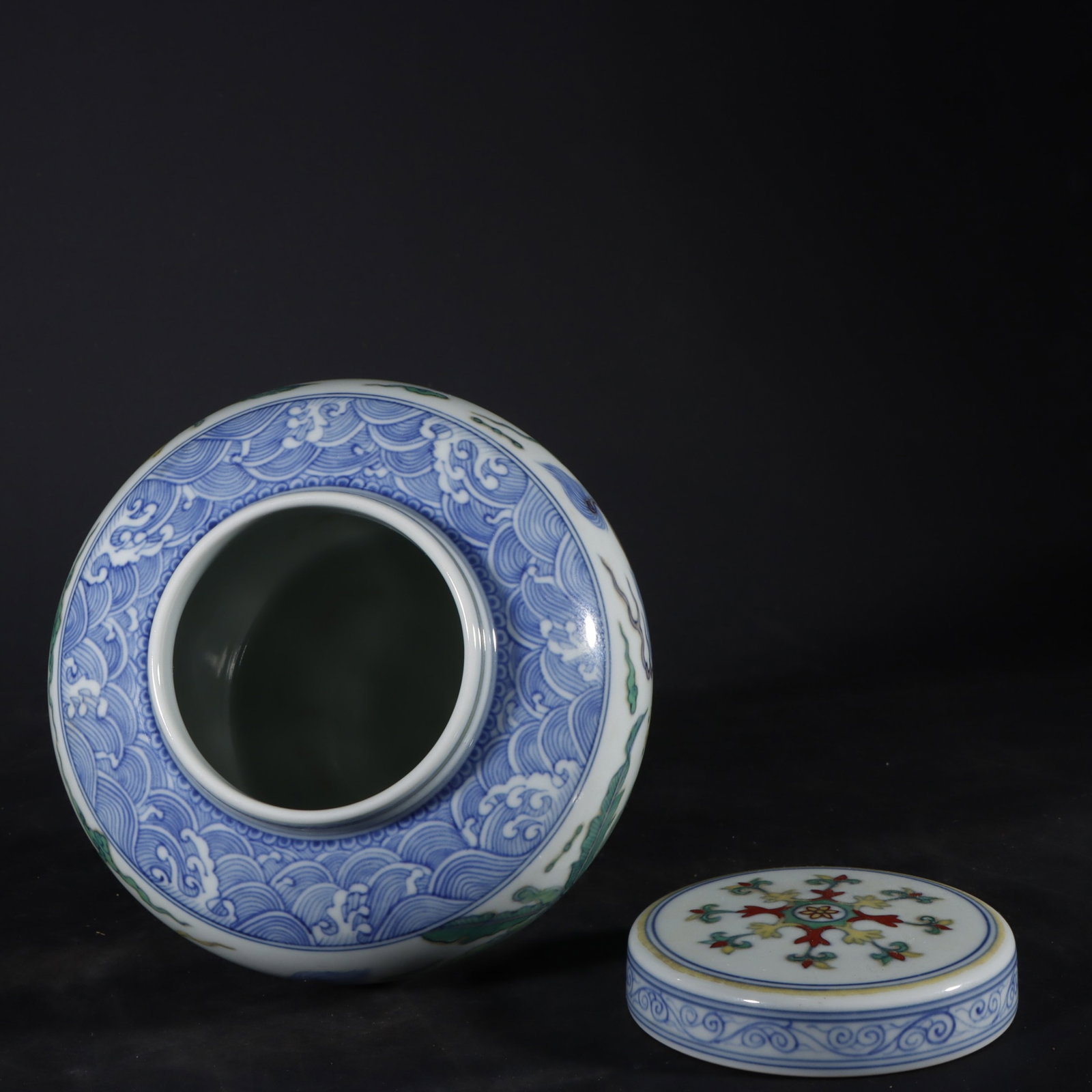 An Exquisite Doucai Lion Pattern Jar - 8