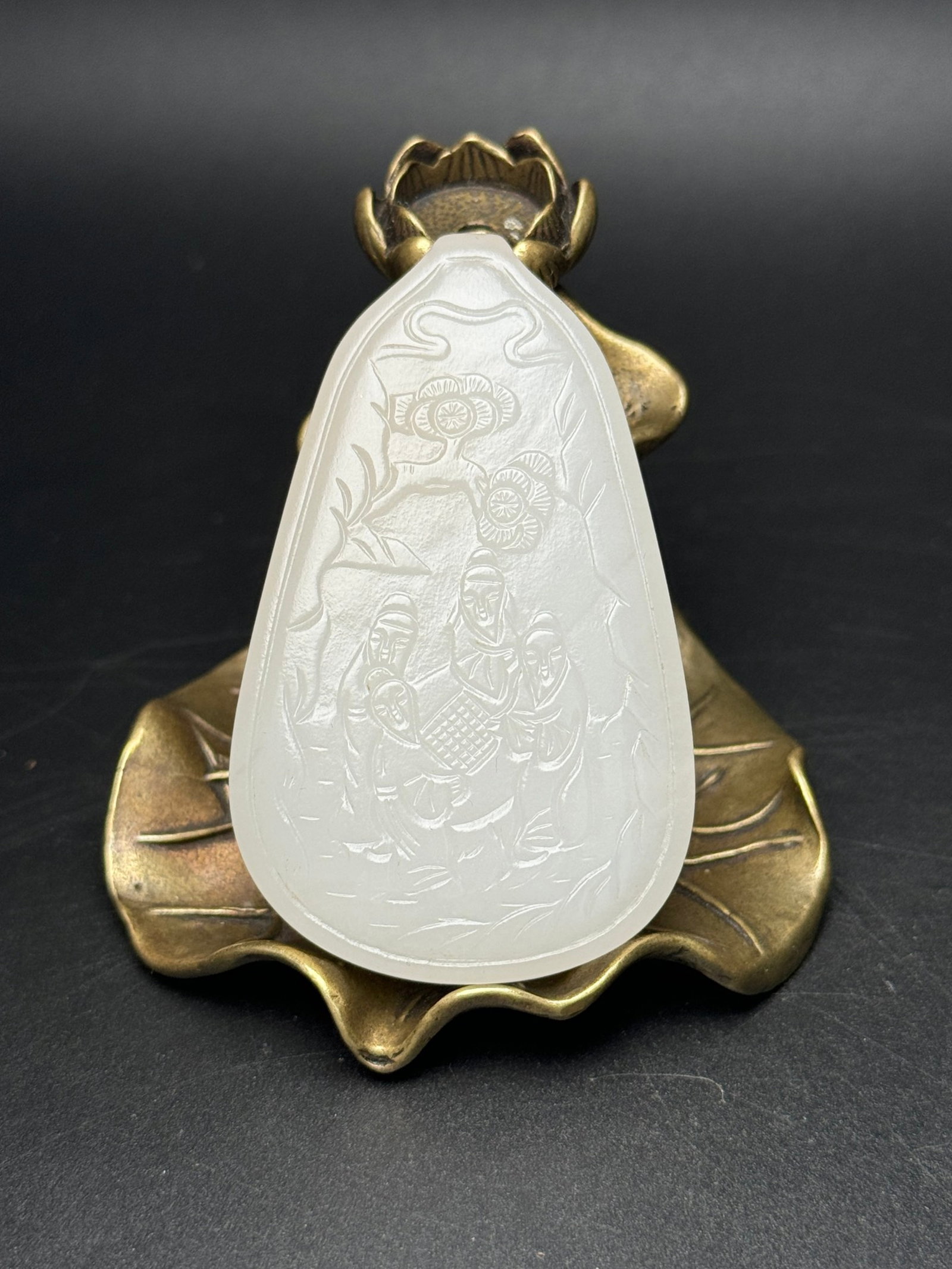 An Exquisite White Jade Character and Story Pattern Pendant: An Exquisite White Jade Character and Story Pattern Pendant,Qing Dynasty,China,Size:1.6inx2.6inx0.4in,Weight:53g 白玉人物故事纹牌,中国଀
