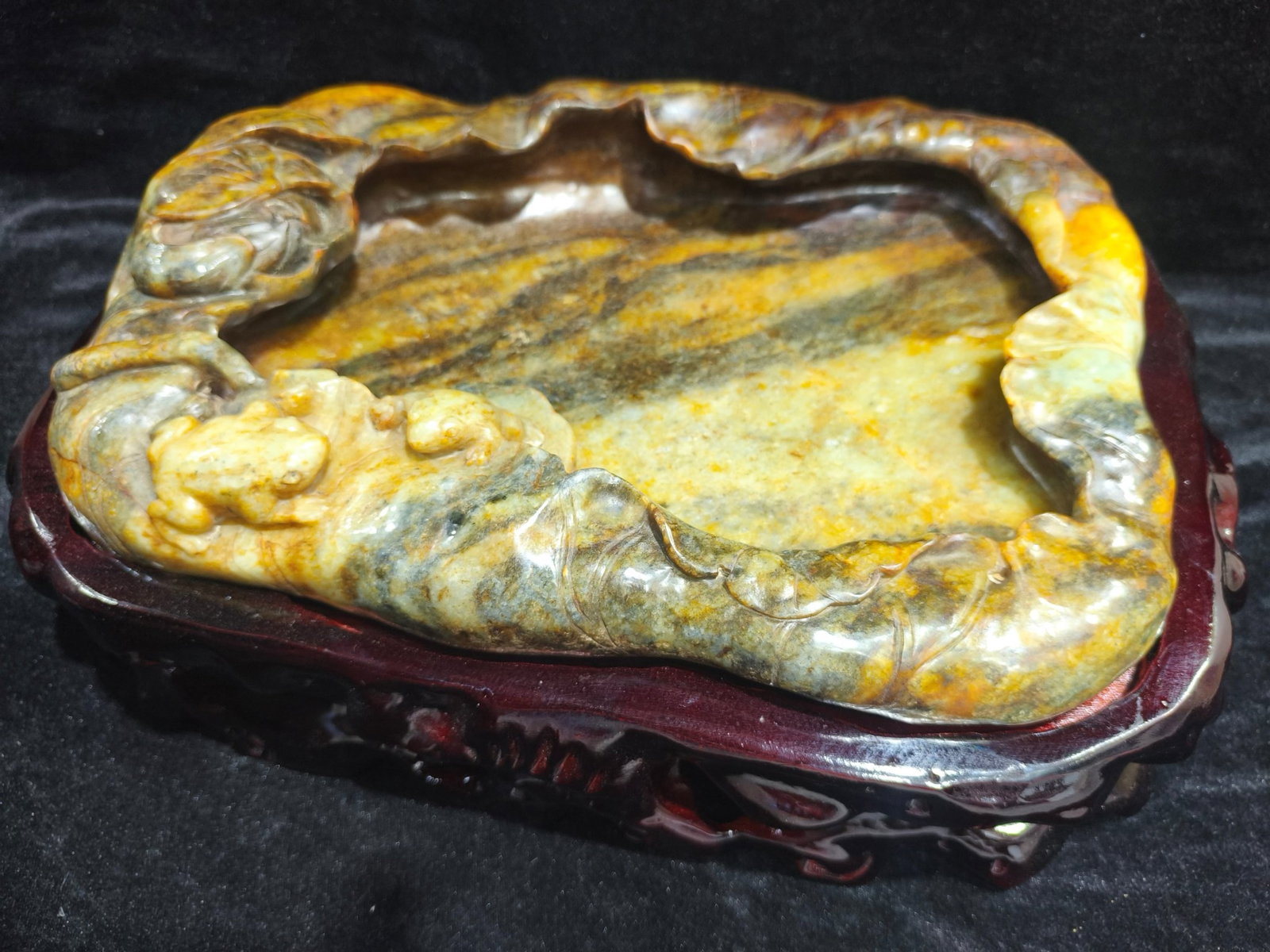 An Exquisite White Jade Lotus Pattern Brush Washer: An Exquisite White Jade Lotus Pattern Brush Washer,Qing Dynasty,China,with Mark,Size:2.8inx9.1inx12.6in,Weight:4342g 白玉莲花纹笔洗,中国清&#