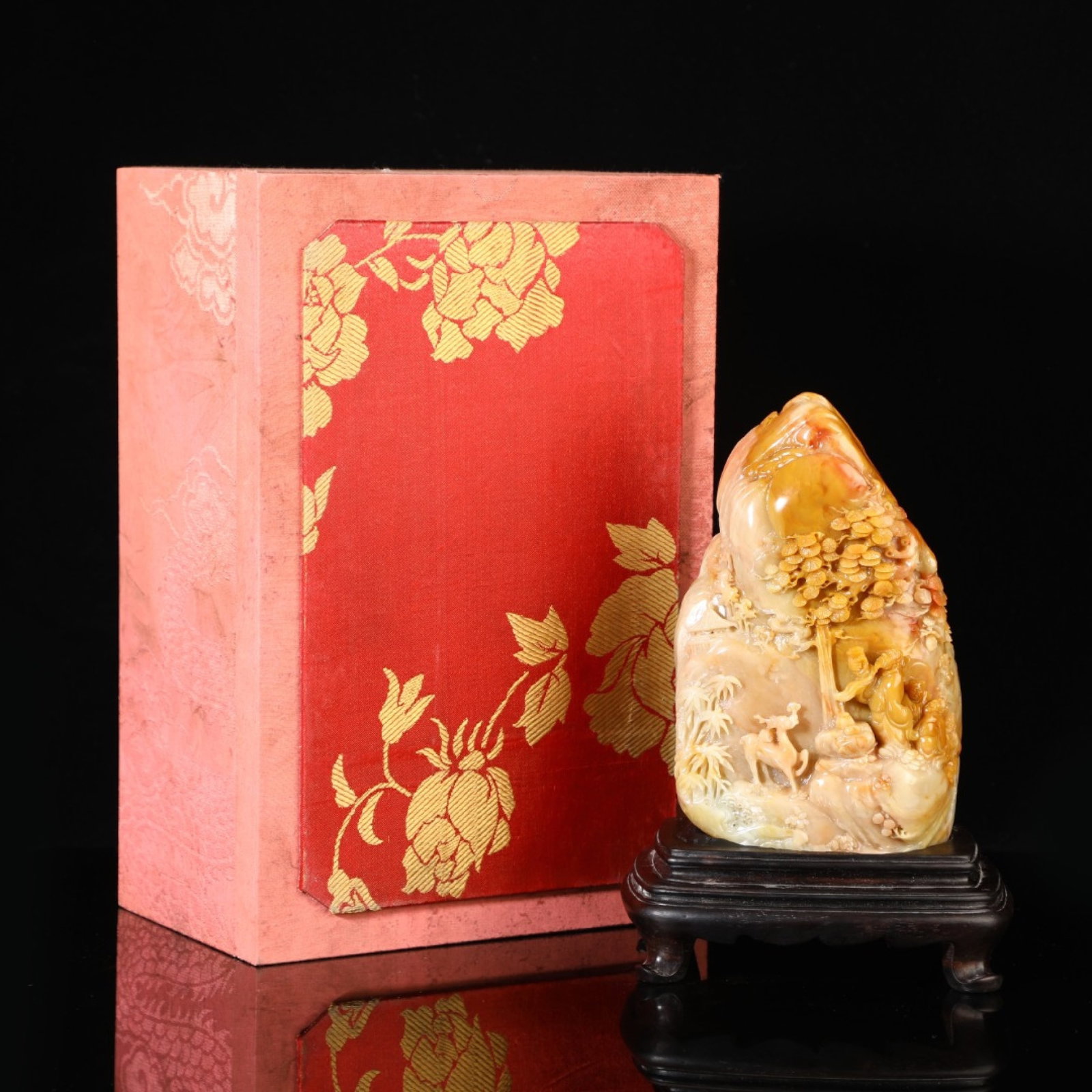 An Exquisite Tianhuang Stone Landscape and Figure Pattern Ornament: An Exquisite Tianhuang Stone Landscape and Figure Pattern Ornament,Qing Dynasty,China,Size:7.9inx4.9in,Weight:2548g 田黄石山水人物纹摆件,