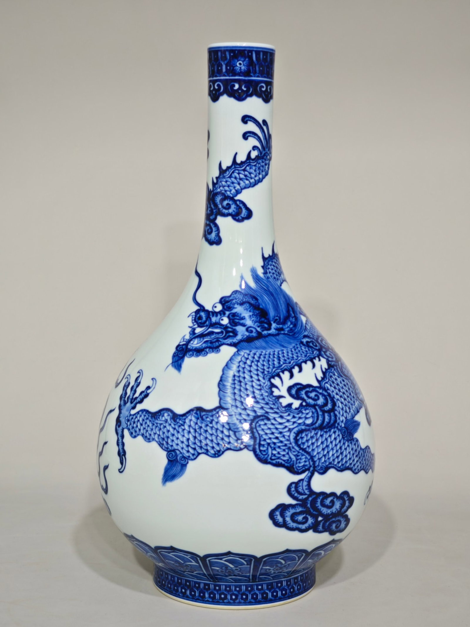 A Huge Blue and White Dragon Pattern Vase: A Huge Blue and White Dragon Pattern Vase,Qing Dynasty,China,Qianlong Six-character Mark,Size:15.7inx8.7in 青花龙纹瓶中国清代,乾隆