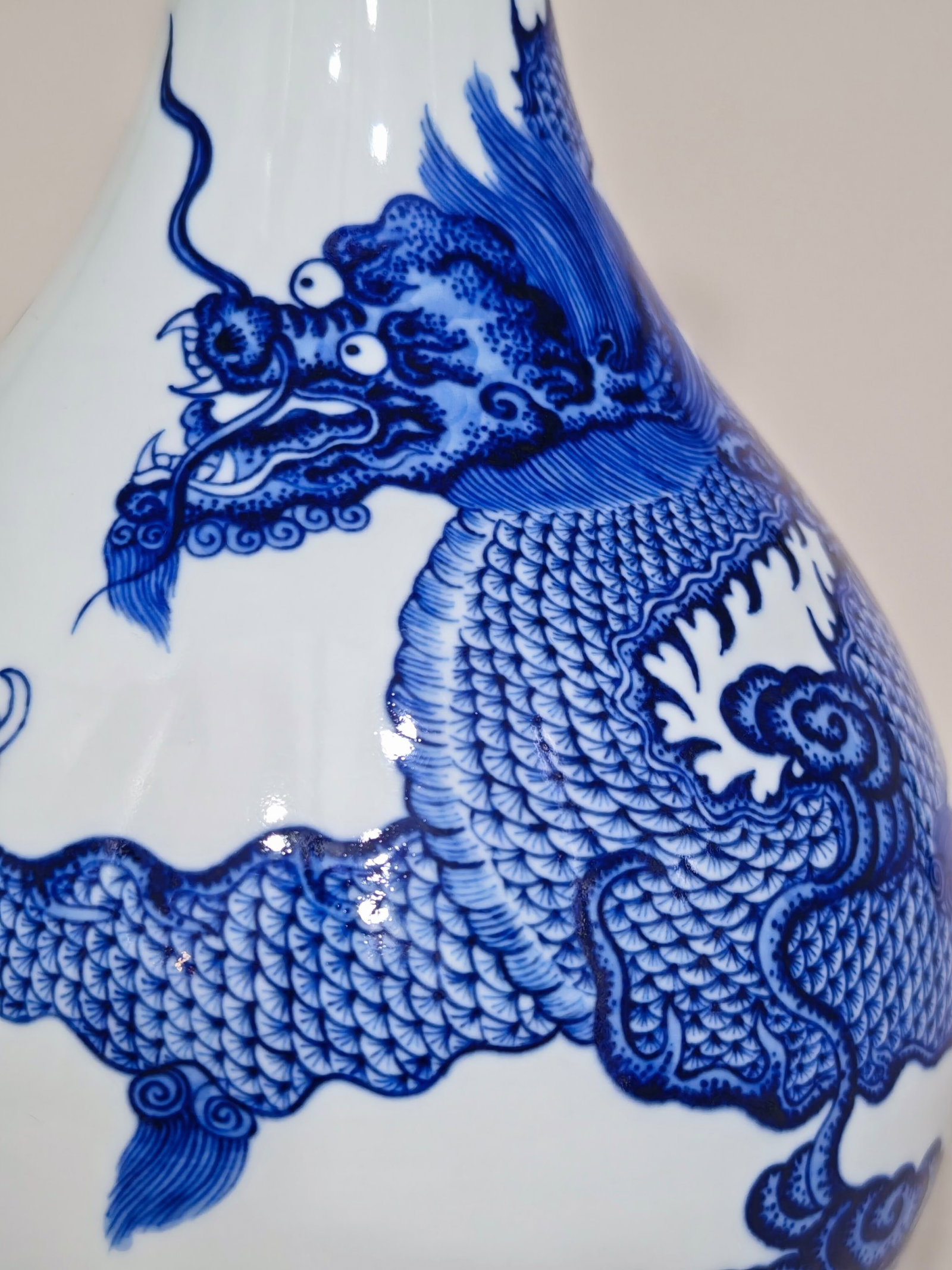 A Huge Blue and White Dragon Pattern Vase - 5