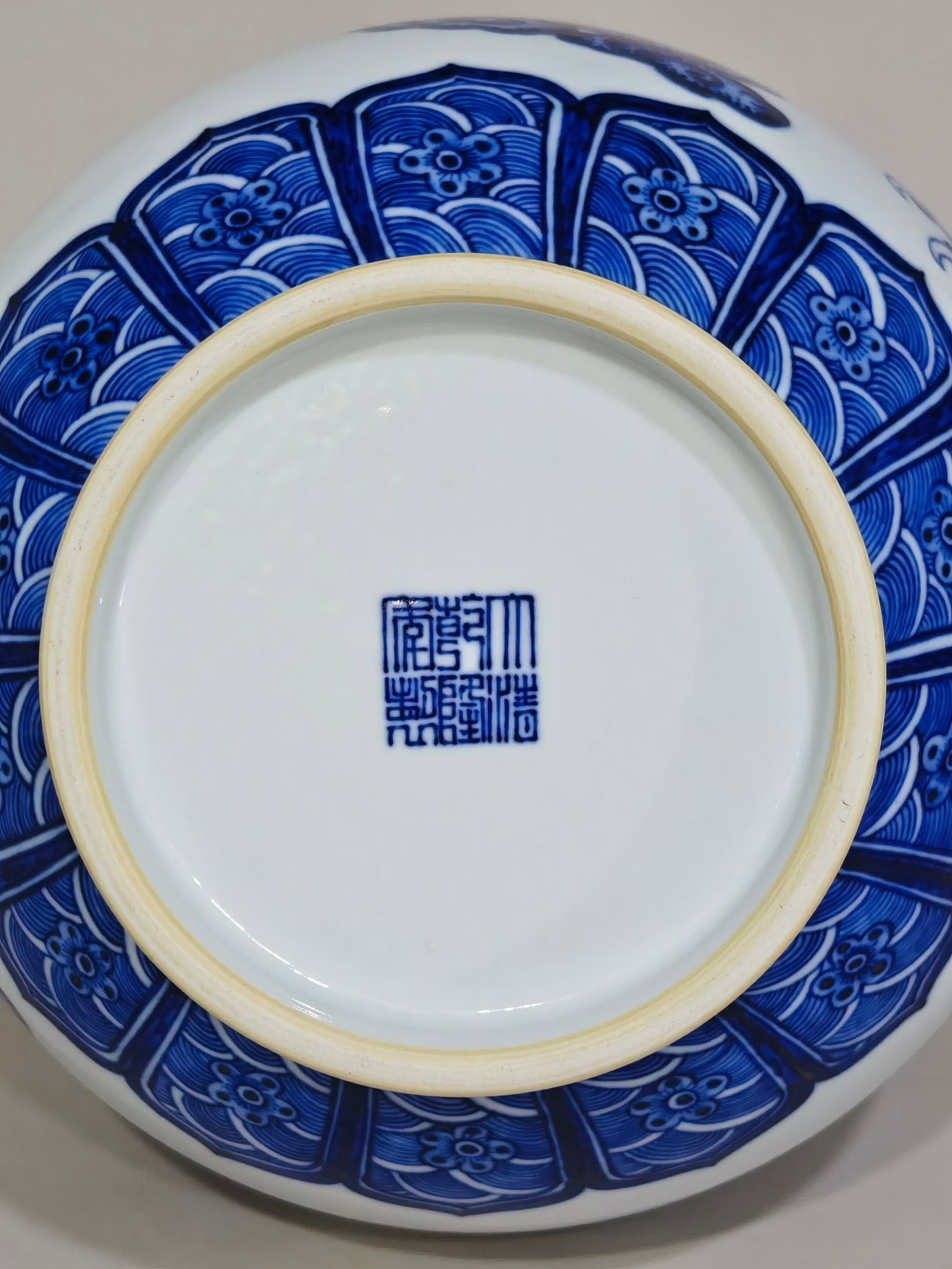 A Huge Blue and White Dragon Pattern Vase - 6